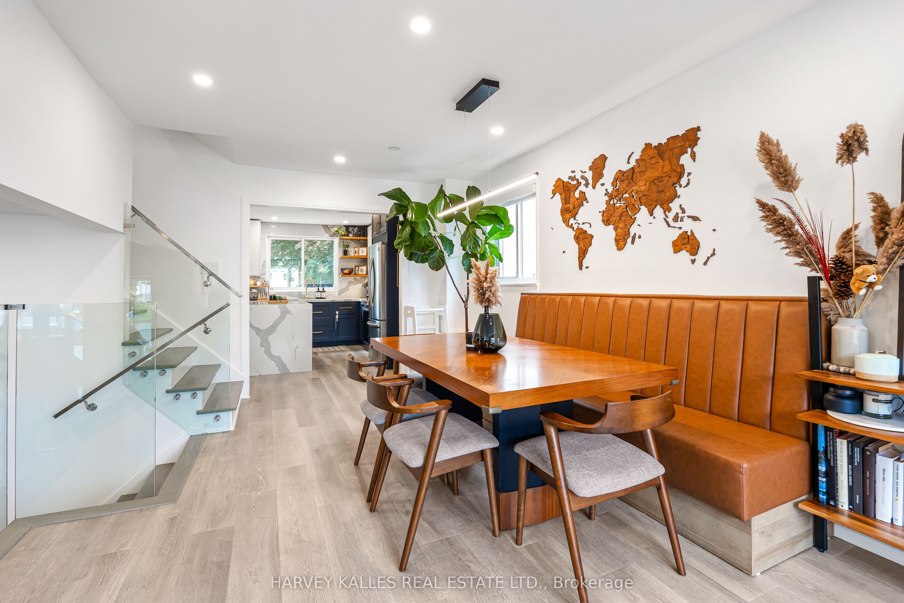 213 Simonston Boulevard Property Photo 1