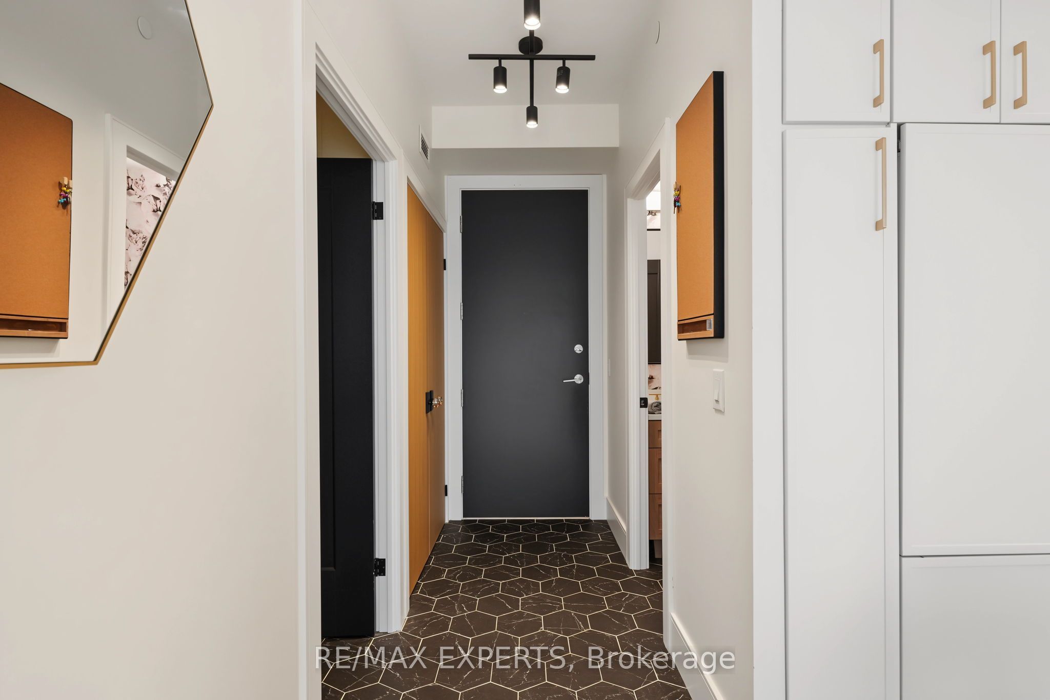 4700 Highway 7 414 Property Photo 17