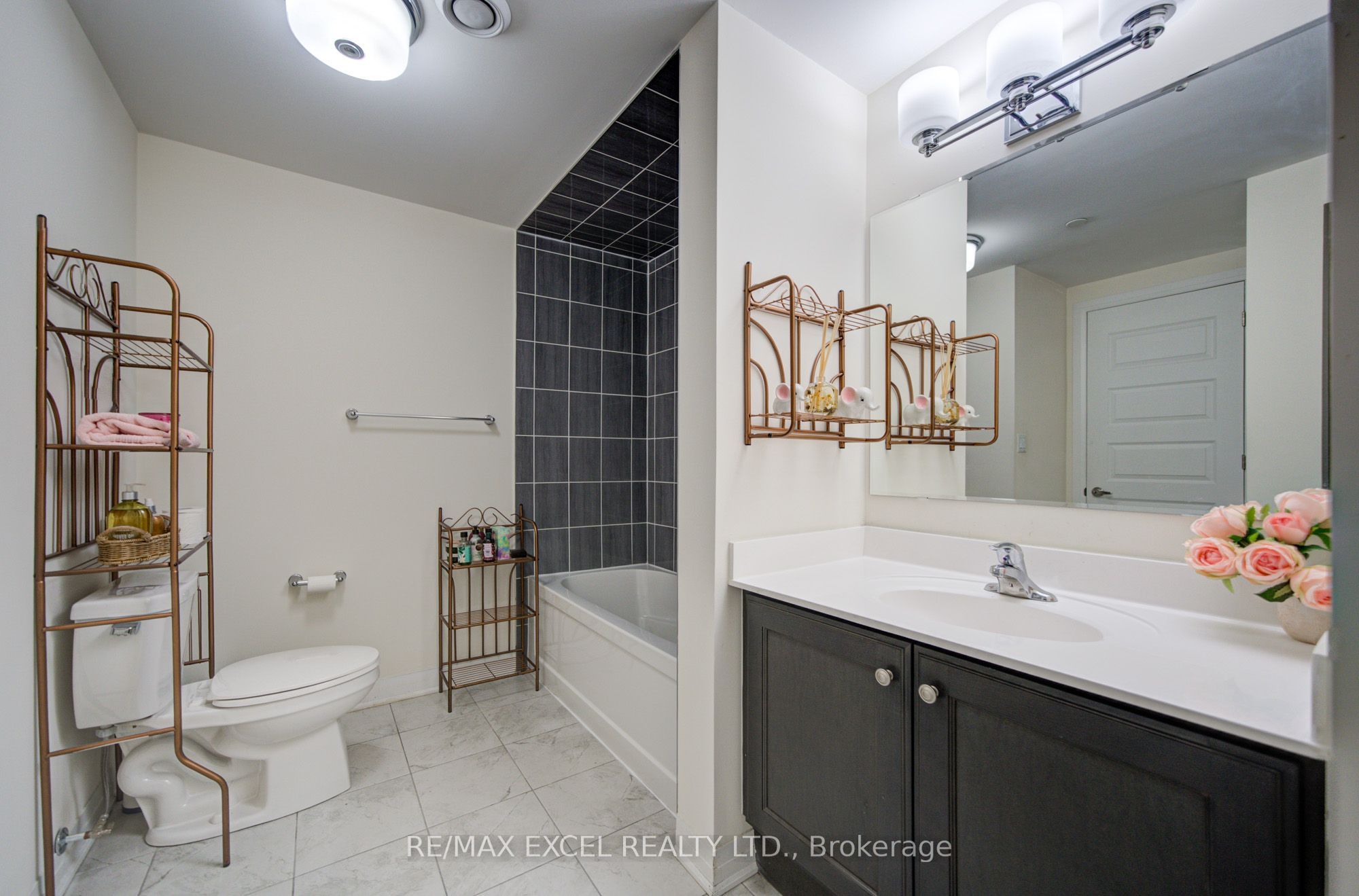 2 Adam Sellers Street 302 Property Photo 35