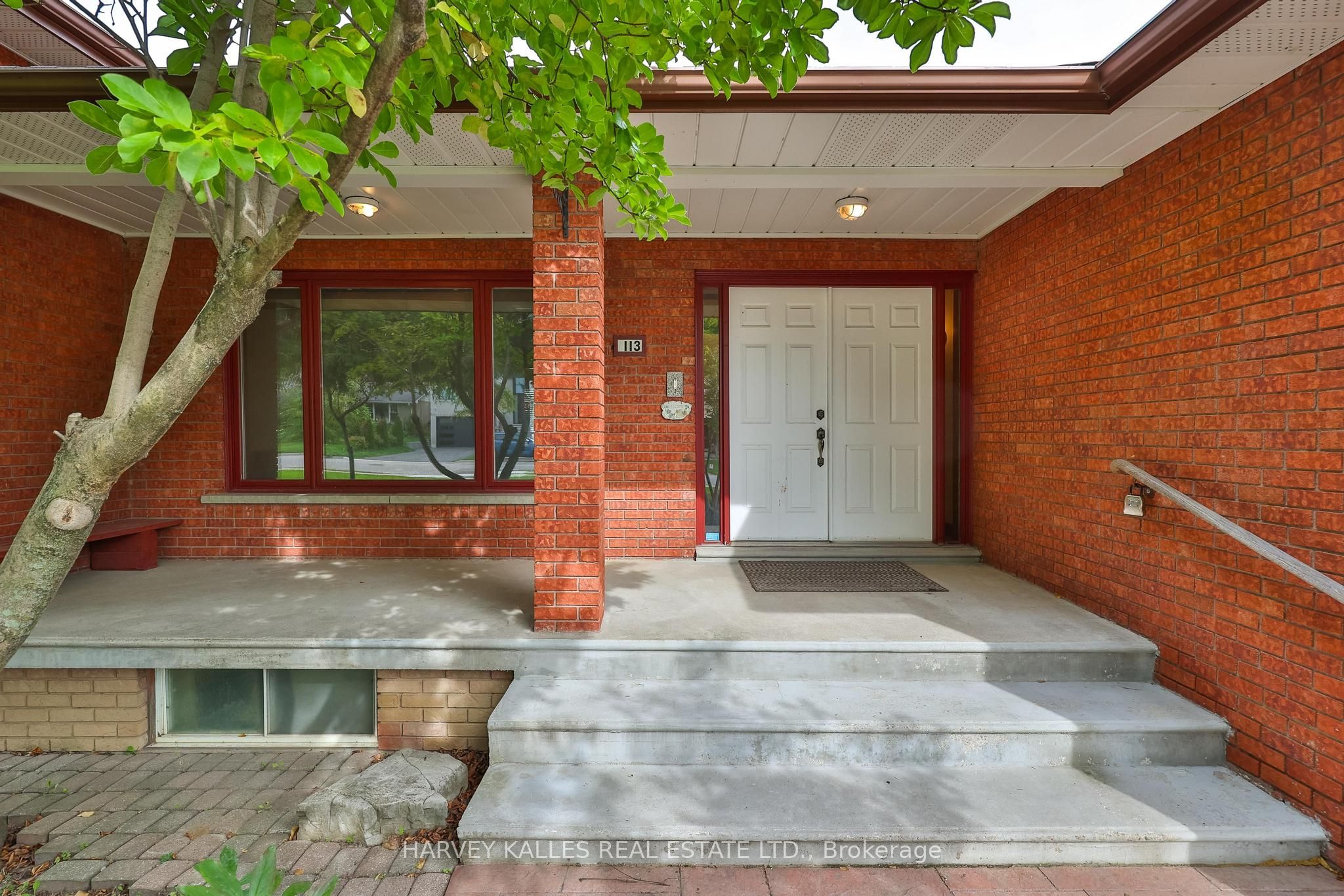 113 Bond Crescent Property Photo 2