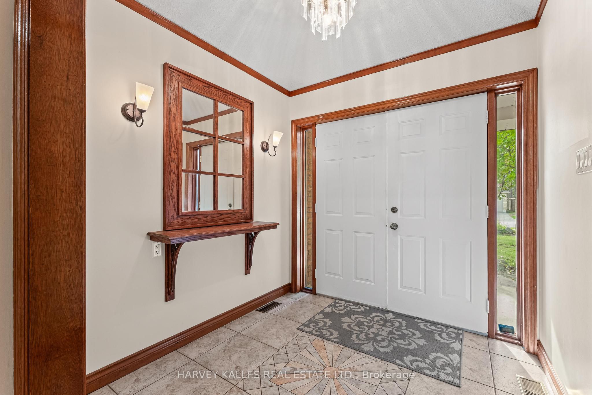 113 Bond Crescent Property Photo 3