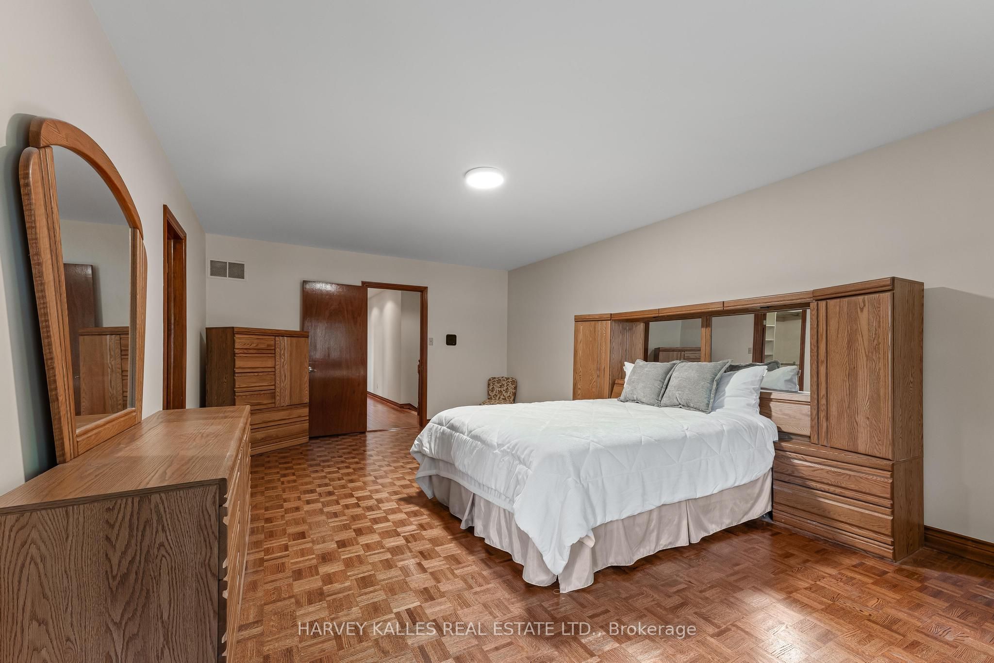 113 Bond Crescent Property Photo 16