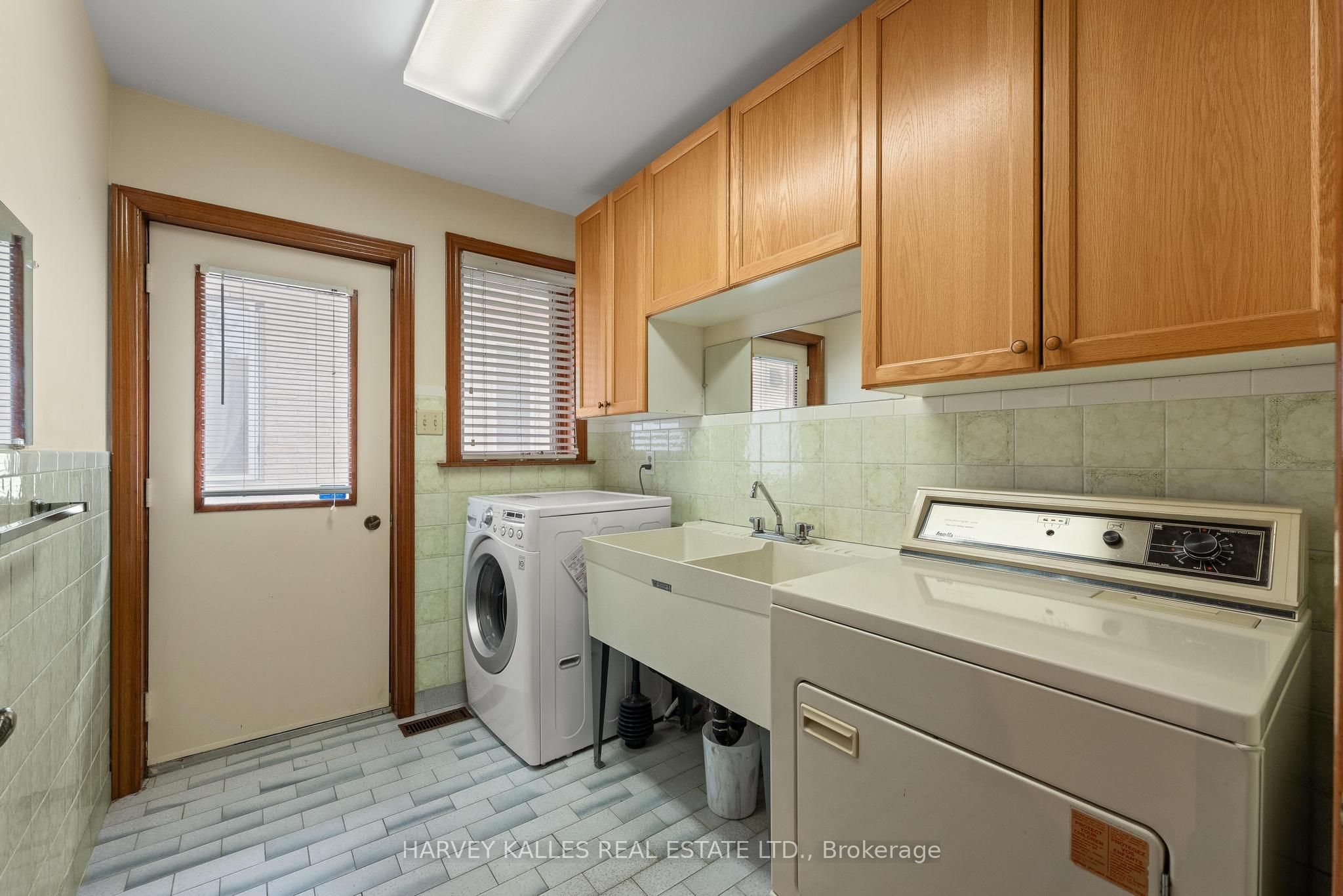 113 Bond Crescent Property Photo 22