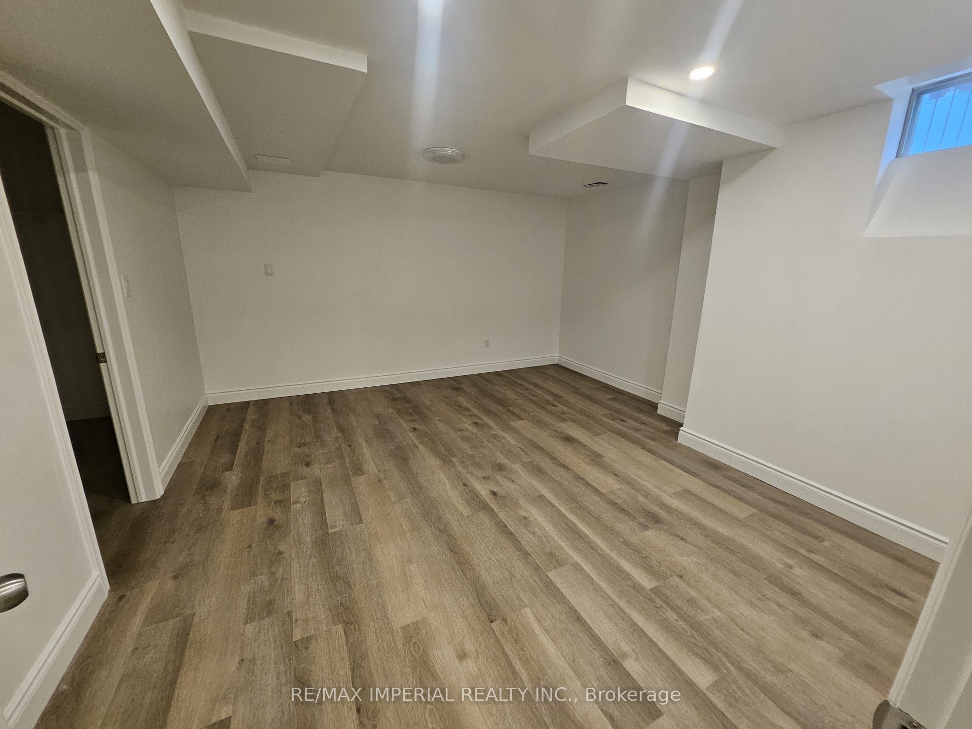 37 Stave Crescent Basement Property Photo 8