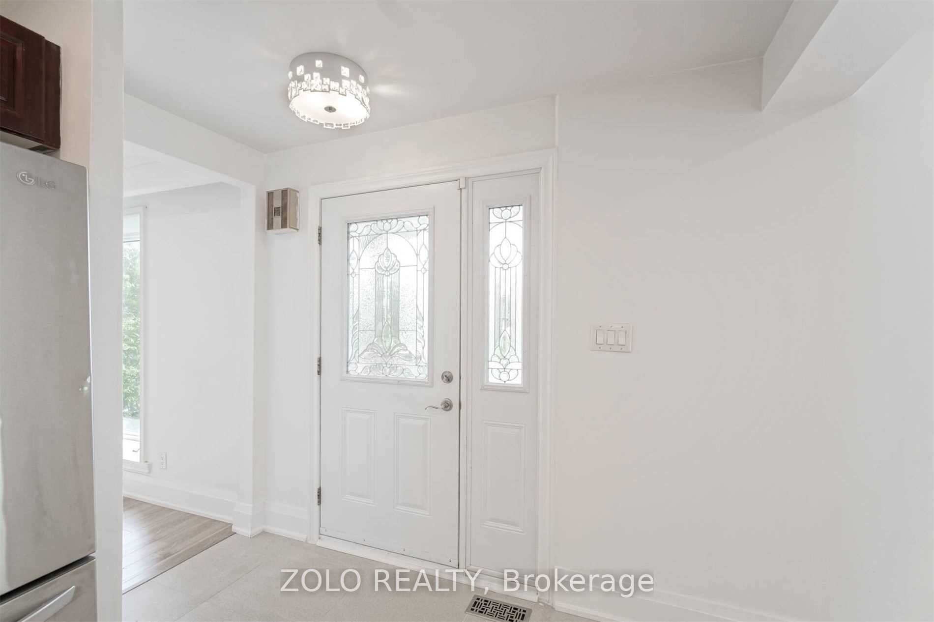 525 Lynett Crescent Property Photo 2