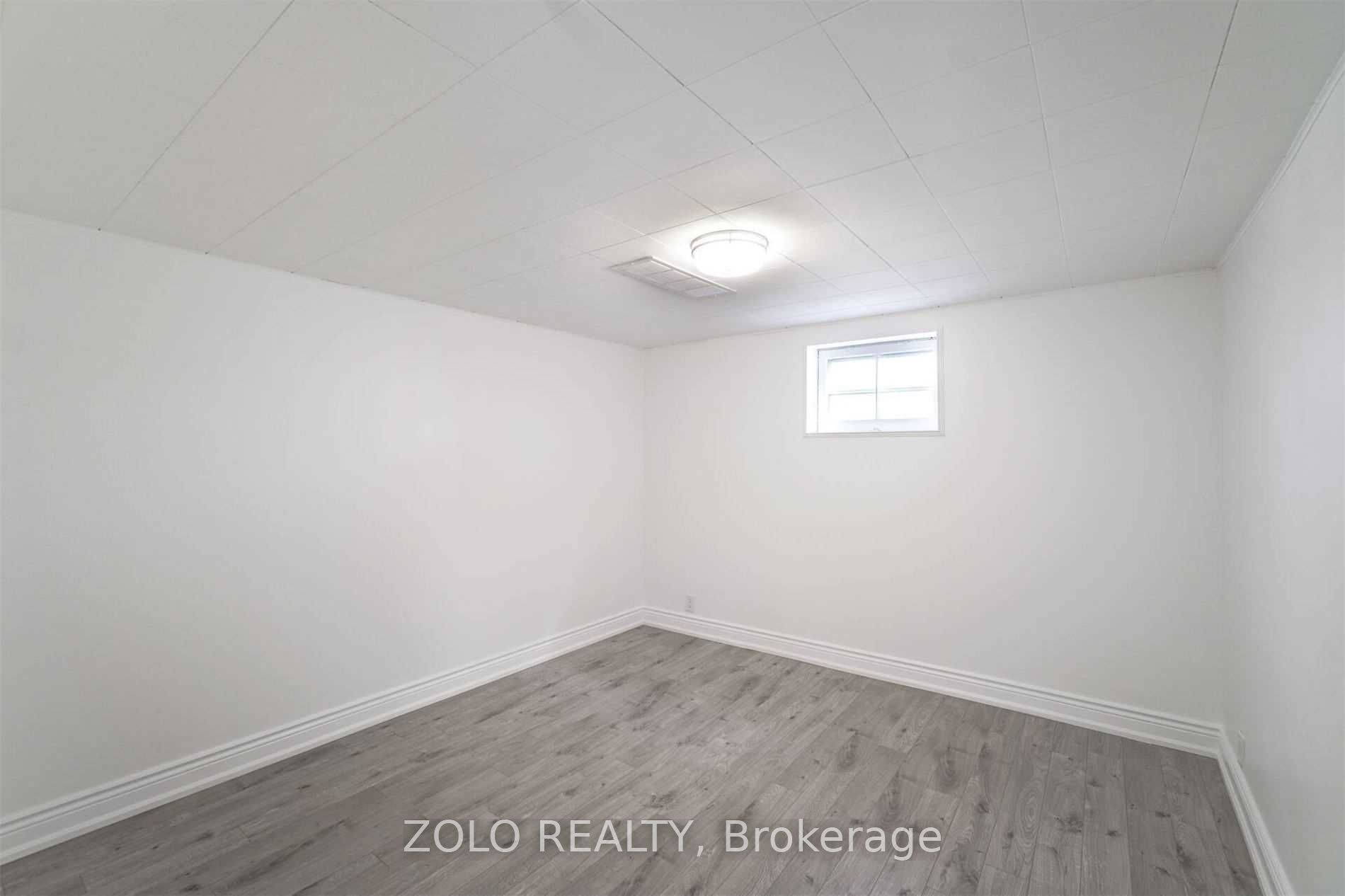 525 Lynett Crescent Property Photo 23