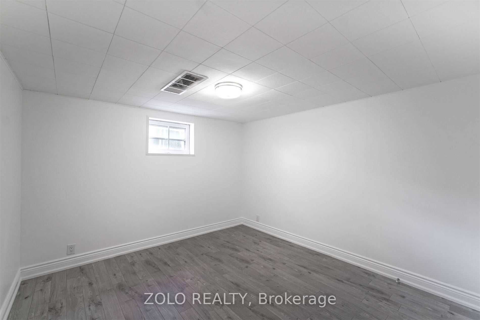 525 Lynett Crescent Property Photo 24