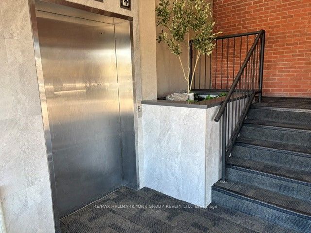 14845 Yonge Street Suite 310 Property Photo 3