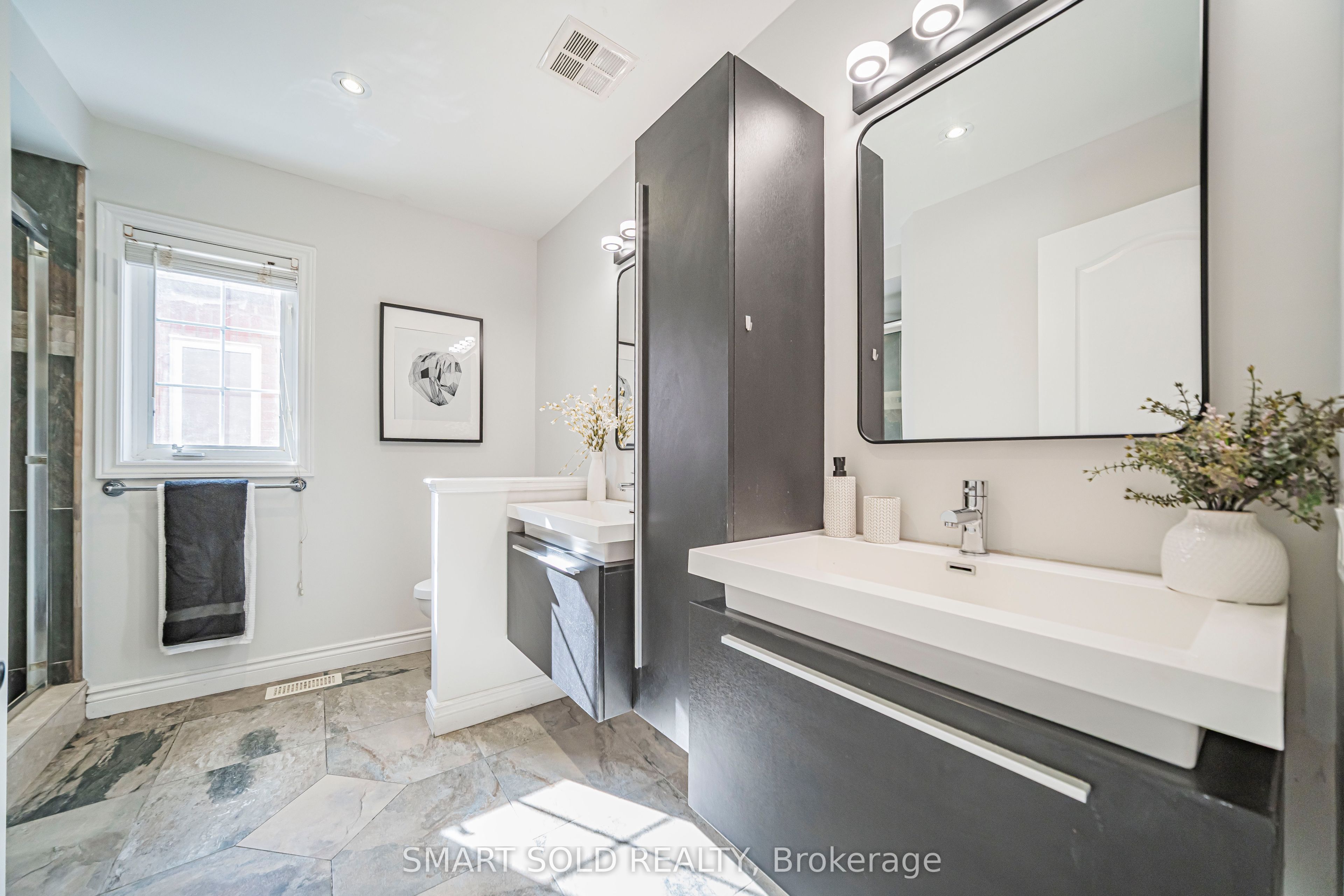 82 Ballymore Drive Property Photo 17