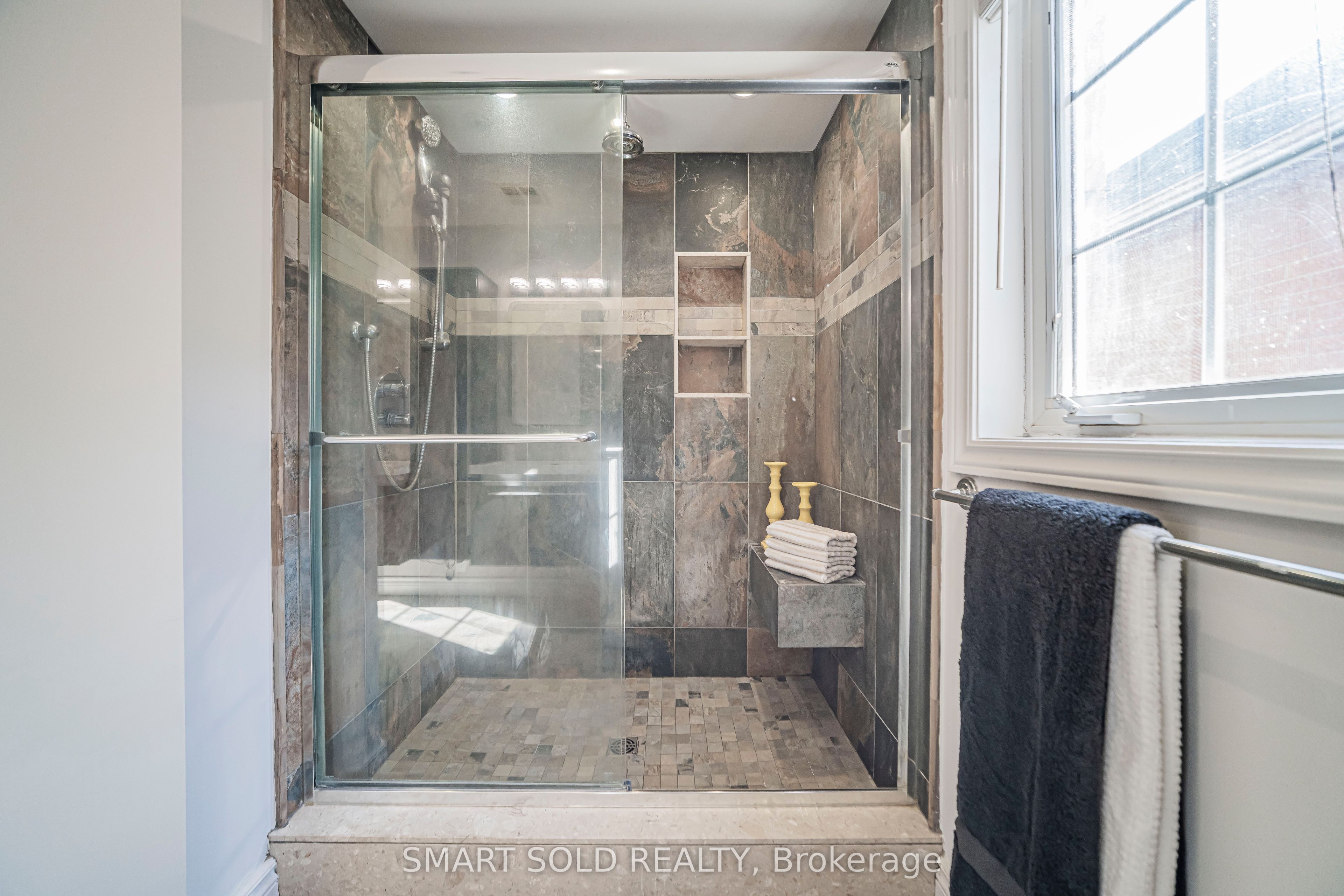 82 Ballymore Drive Property Photo 18