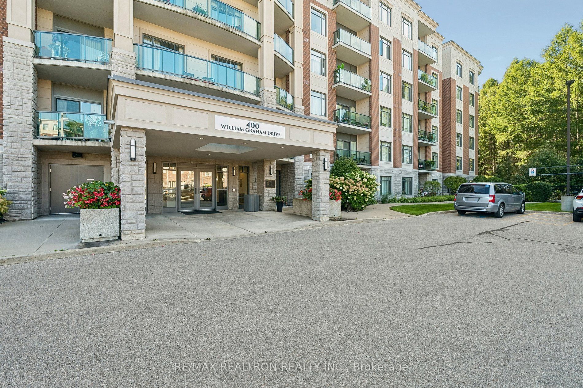 400 William Graham Drive 208 Property Photo 2