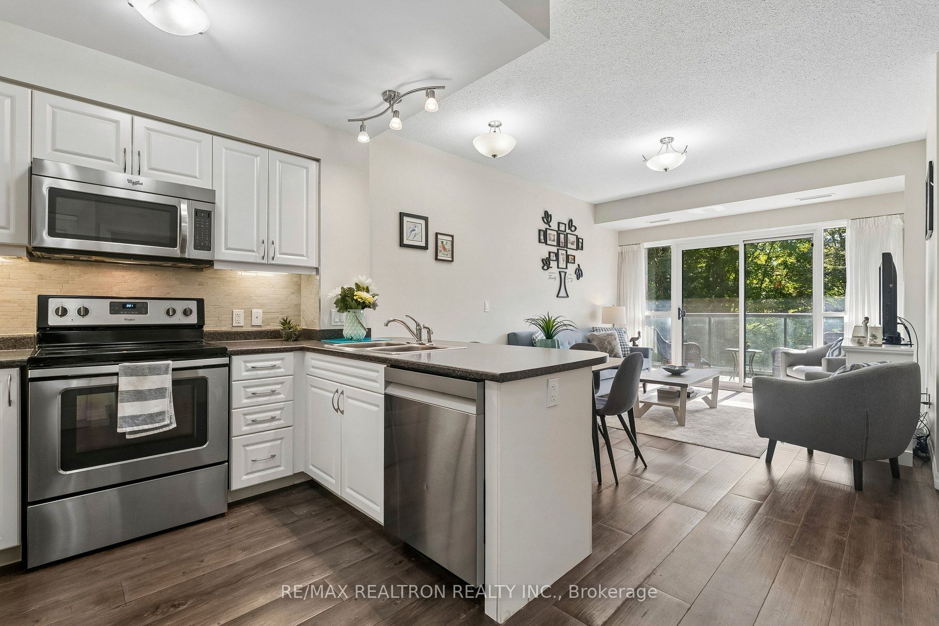 400 William Graham Drive 208 Property Photo 10