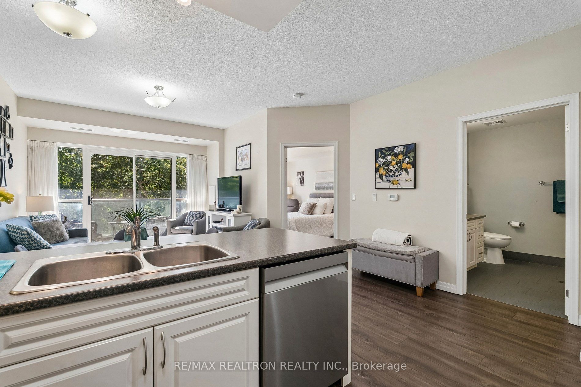 400 William Graham Drive 208 Property Photo 14