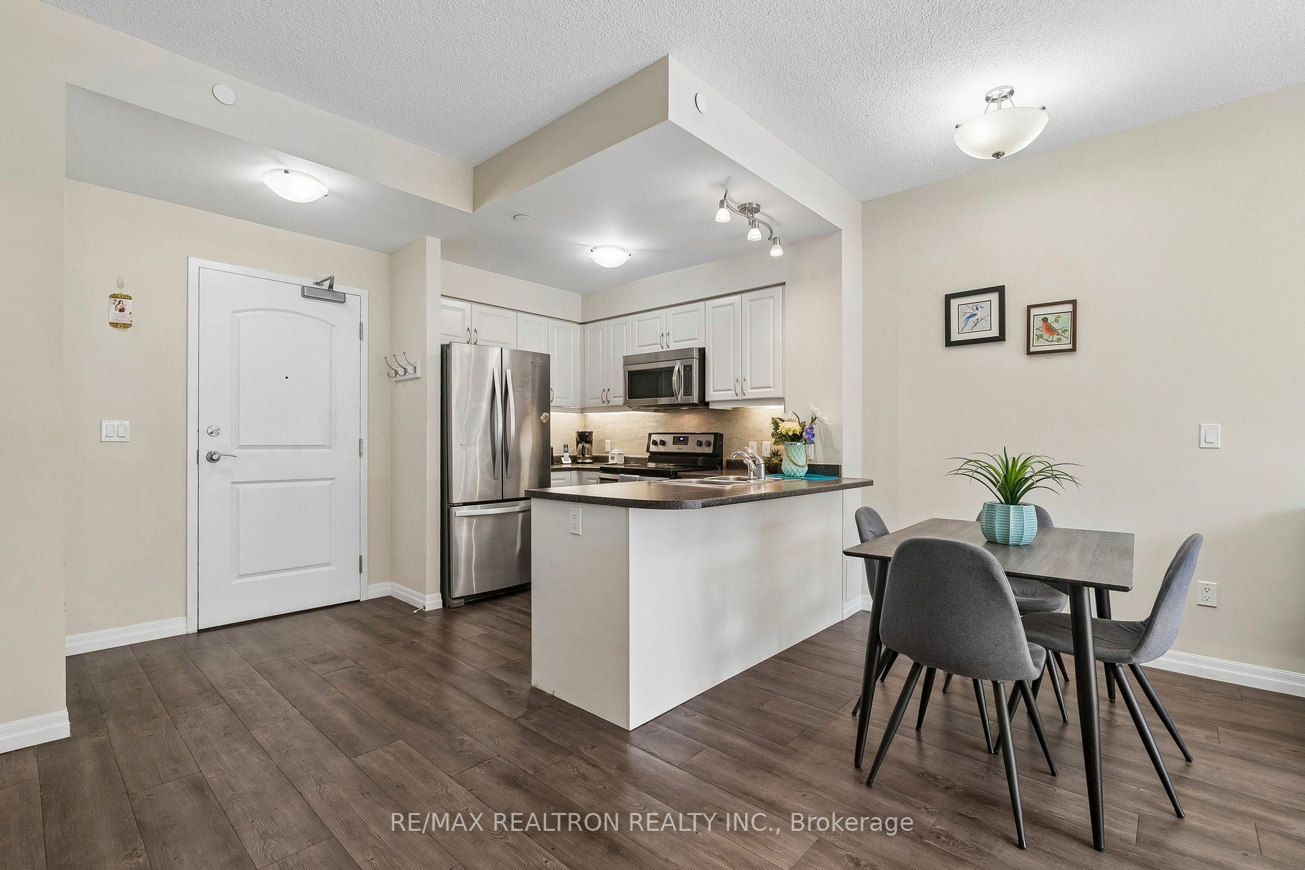 400 William Graham Drive 208 Property Photo 16