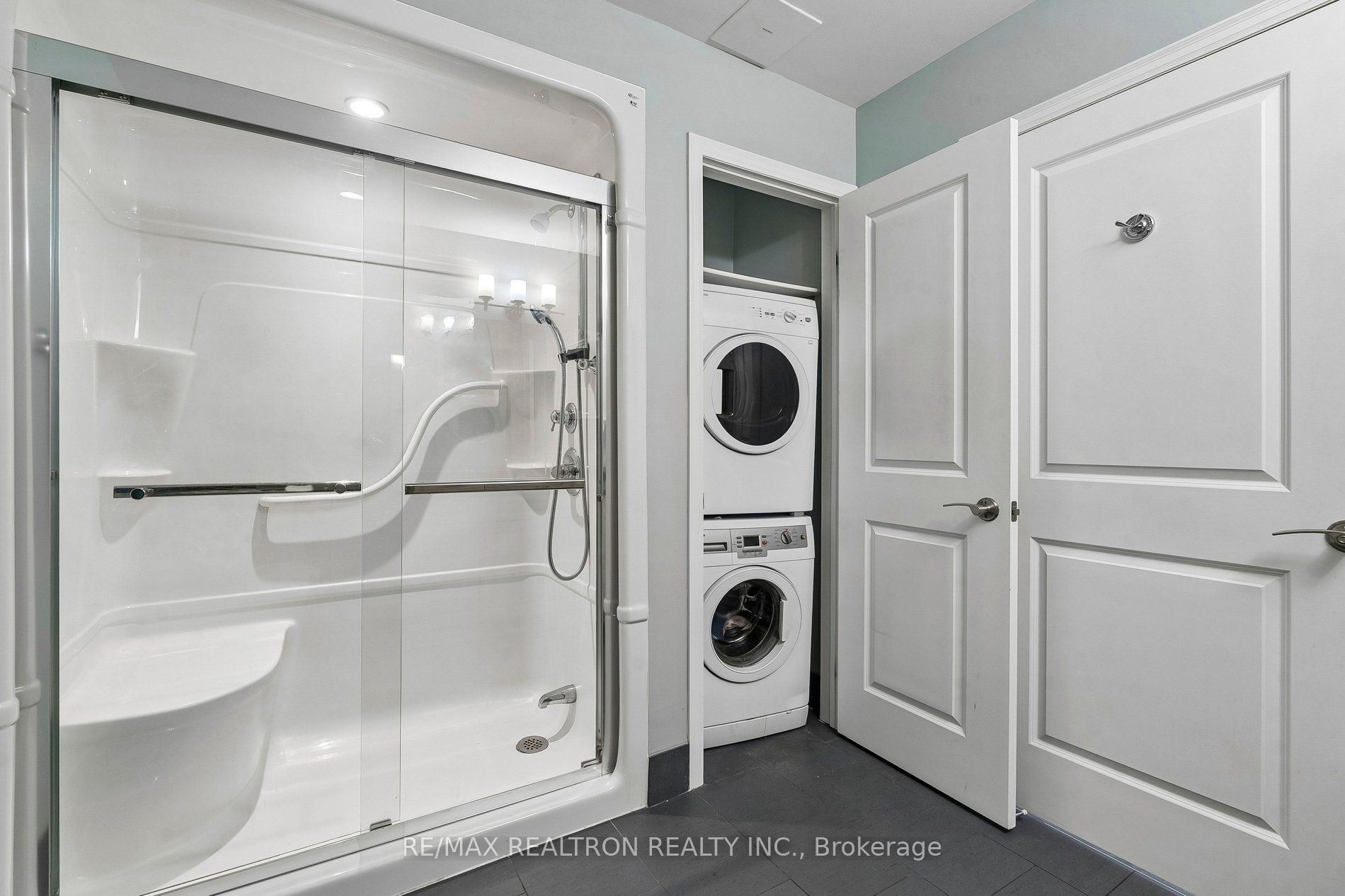 400 William Graham Drive 208 Property Photo 22