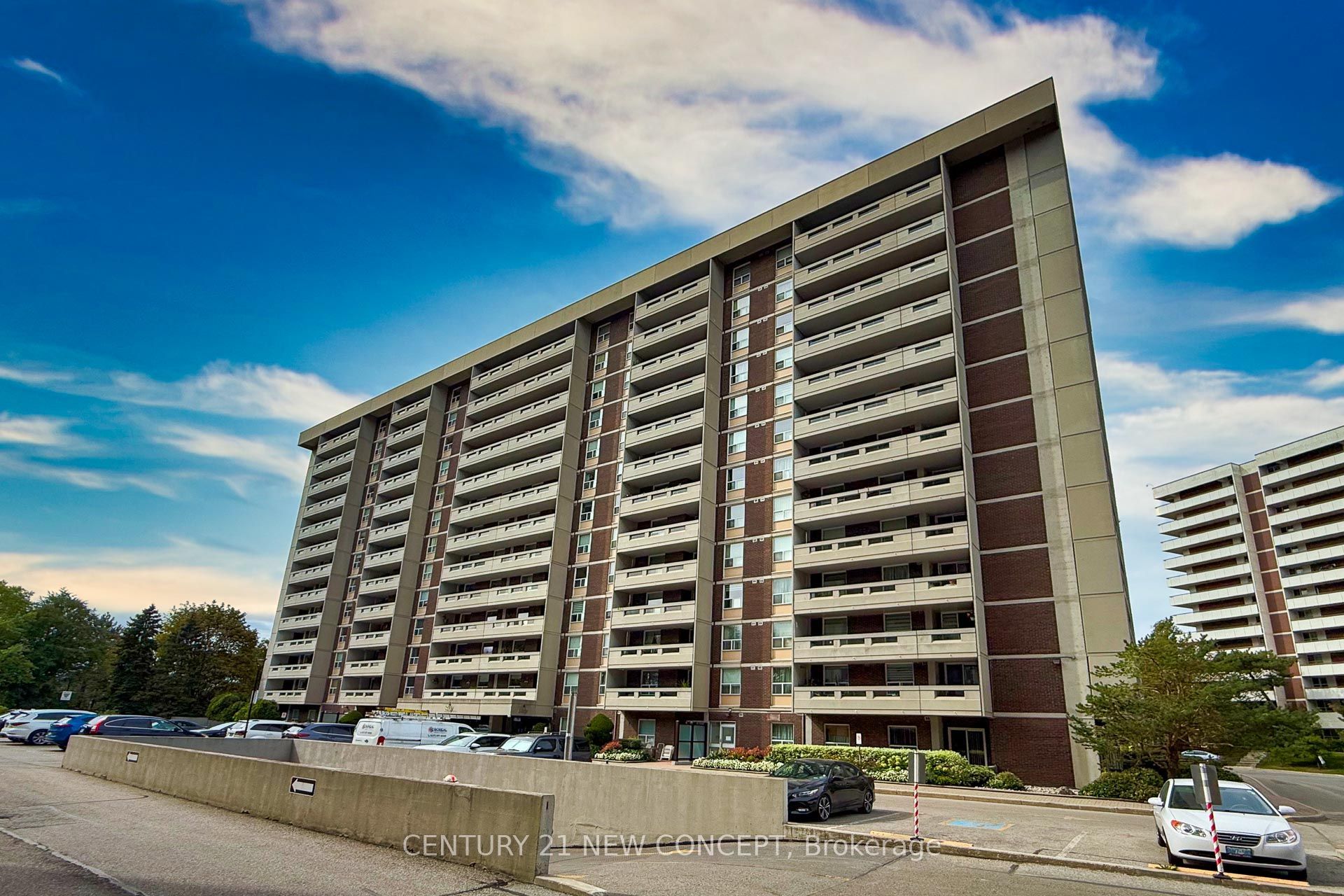 60 Inverlochy Boulevard 606 Property Photo 1