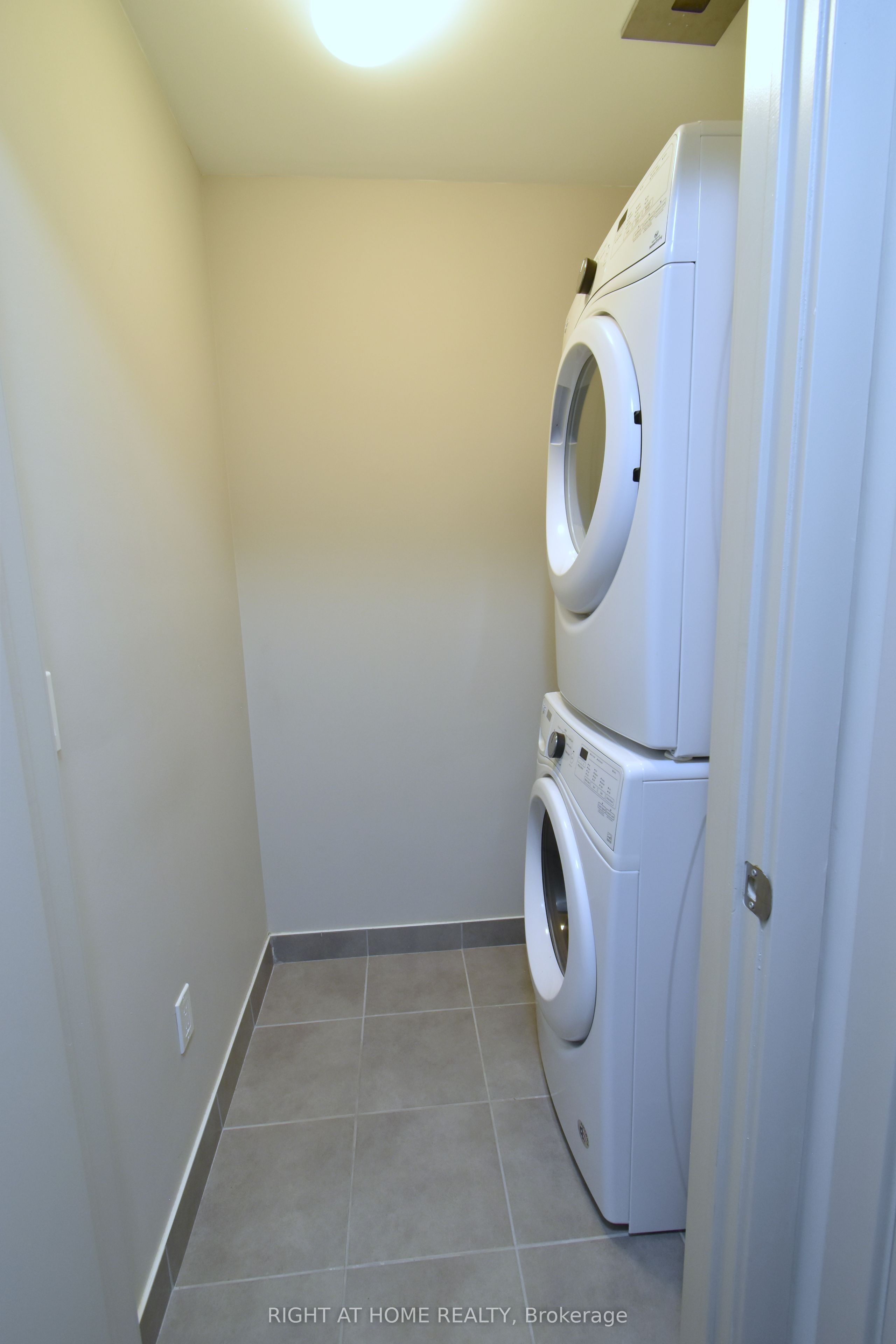 555 William Graham Drive 217 Property Photo 16