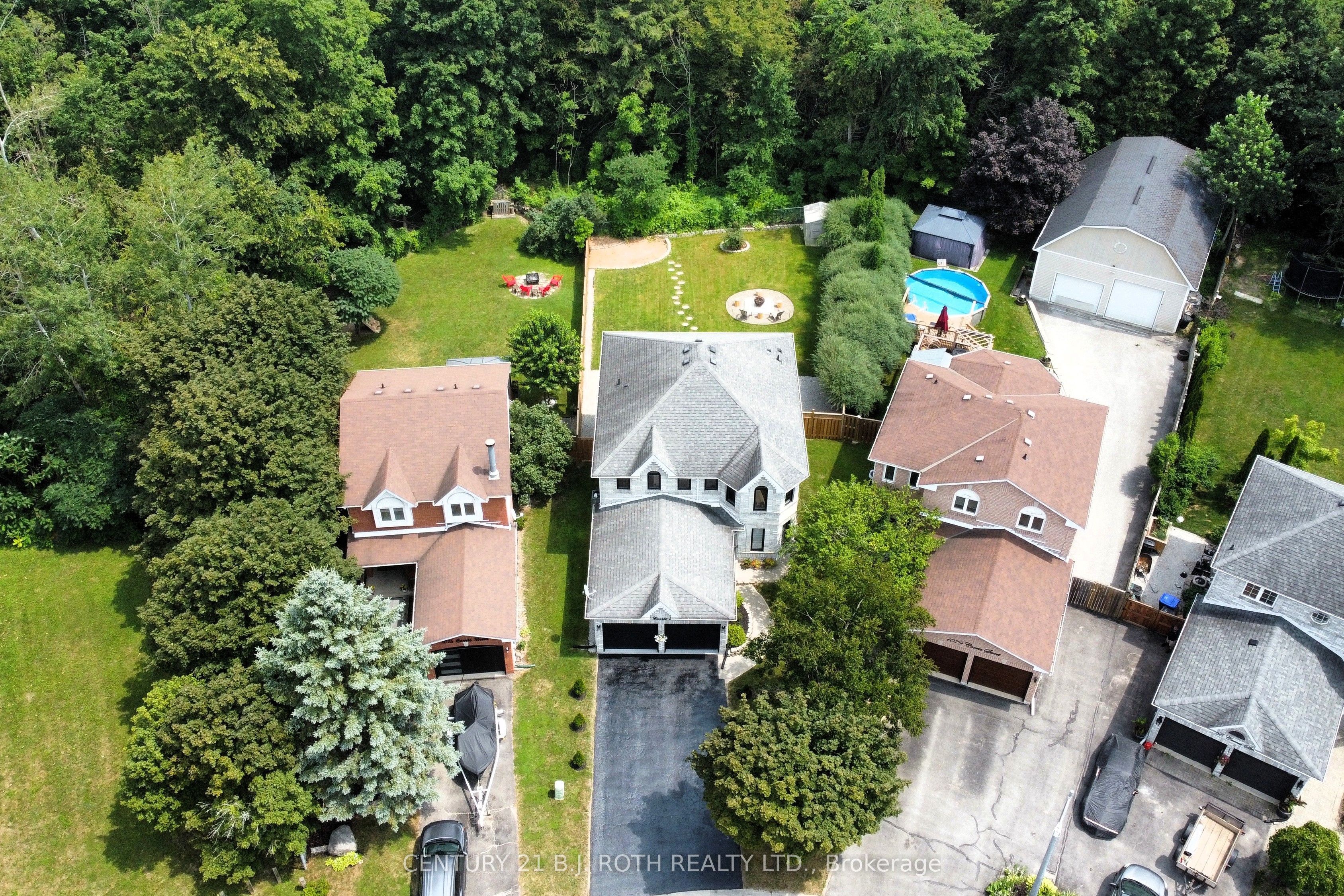 1077 Corrie Street Property Photo 2