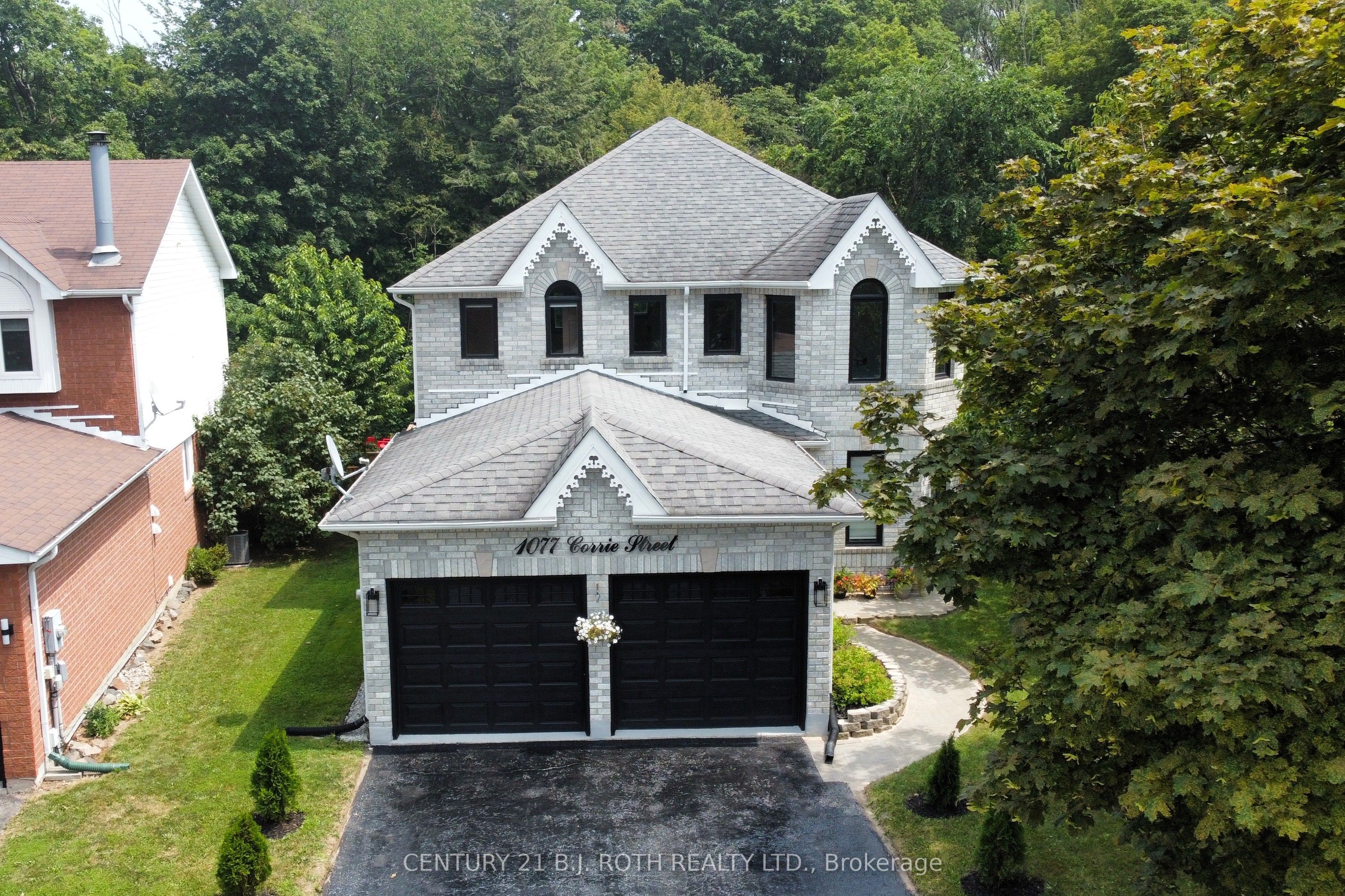 1077 Corrie Street Property Photo 4