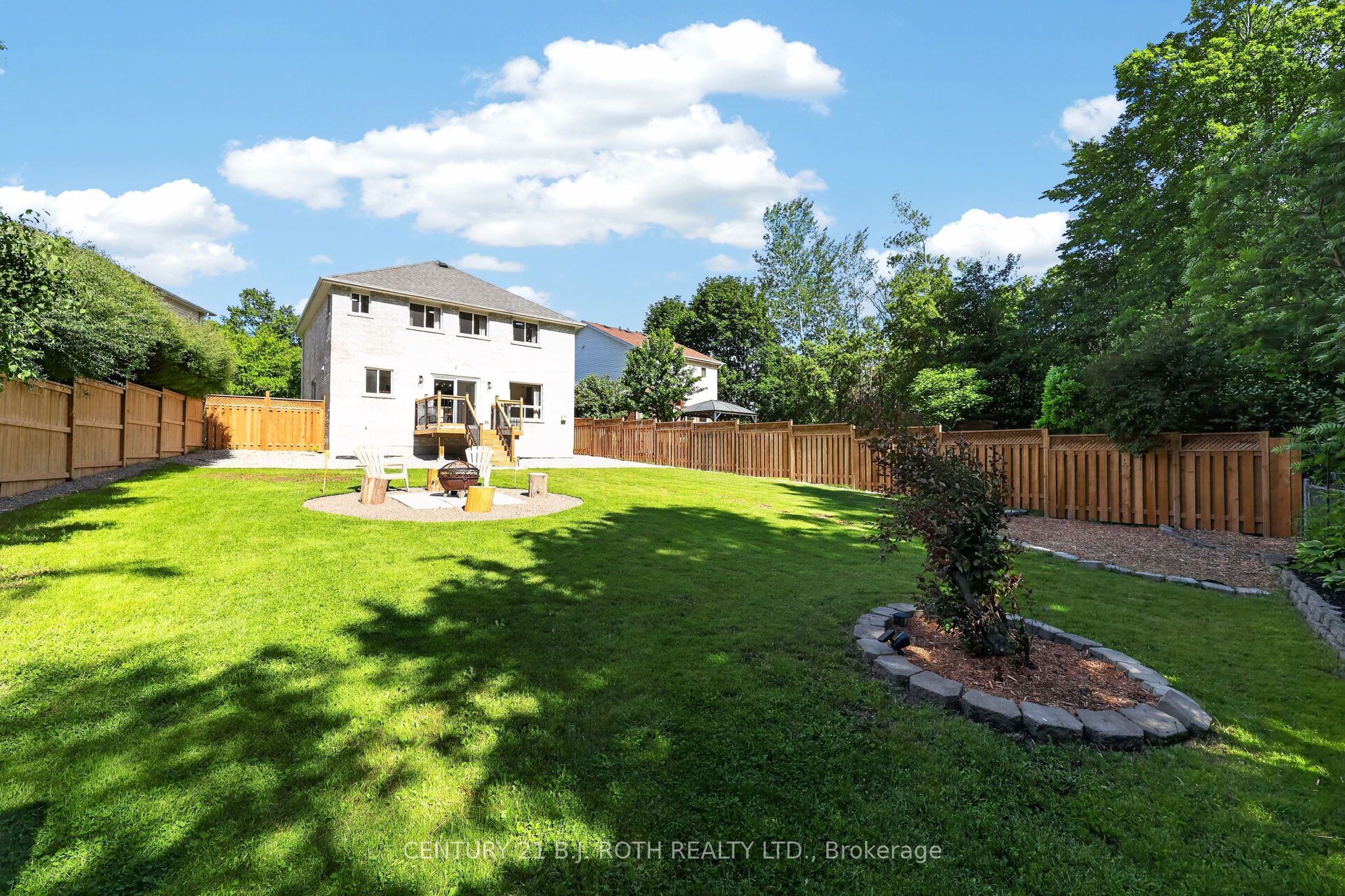 1077 Corrie Street Property Photo 8