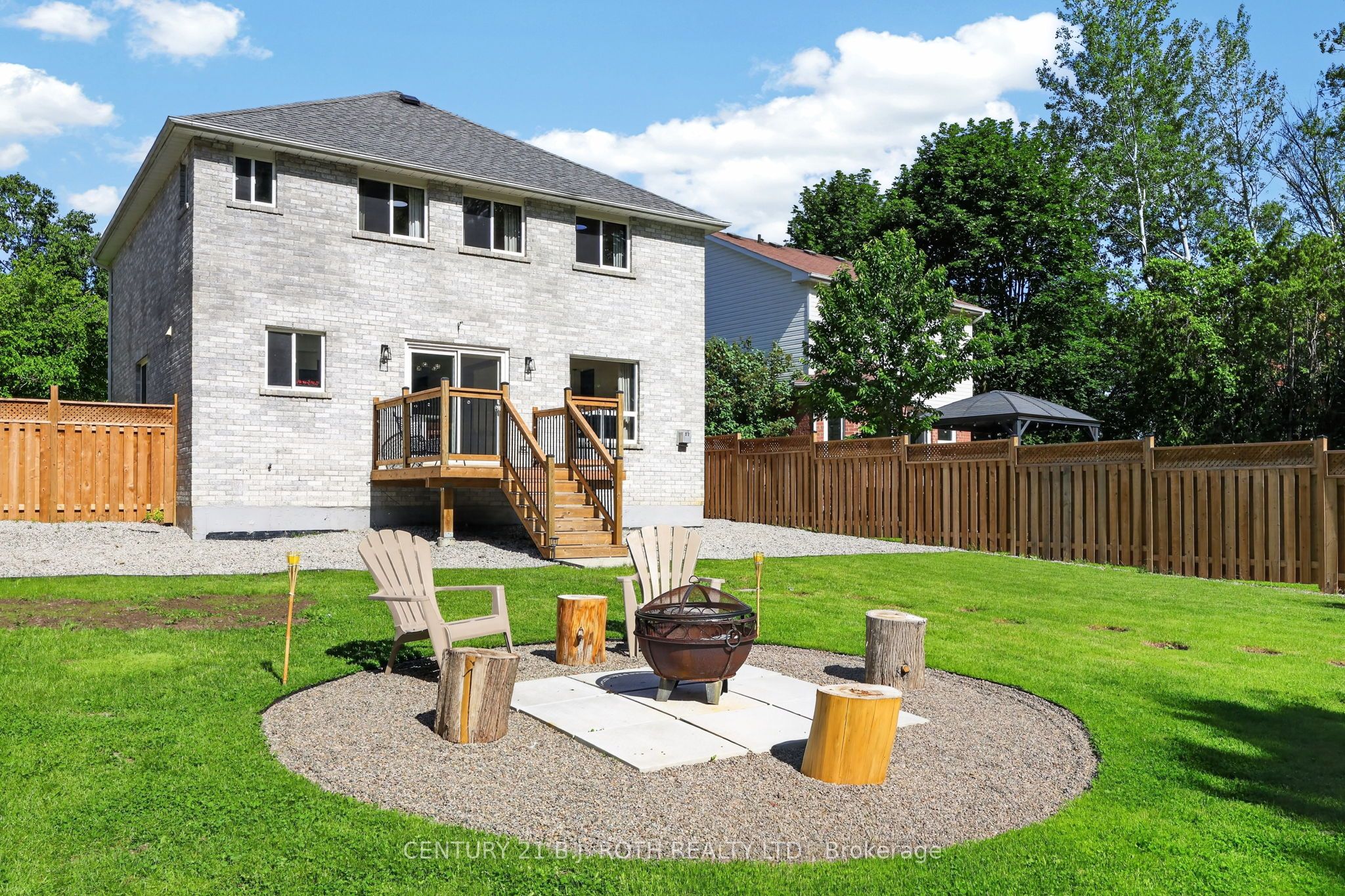 1077 Corrie Street Property Photo 9