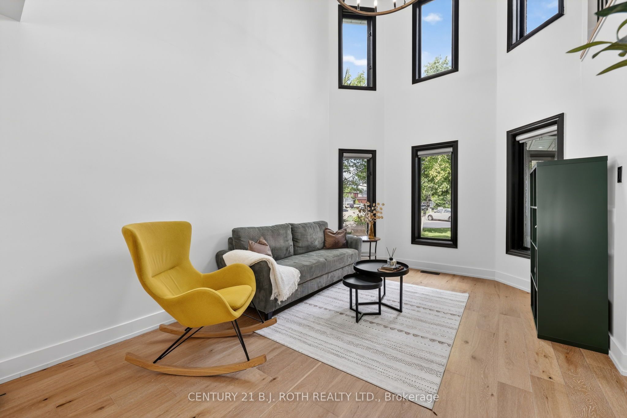 1077 Corrie Street Property Photo 11