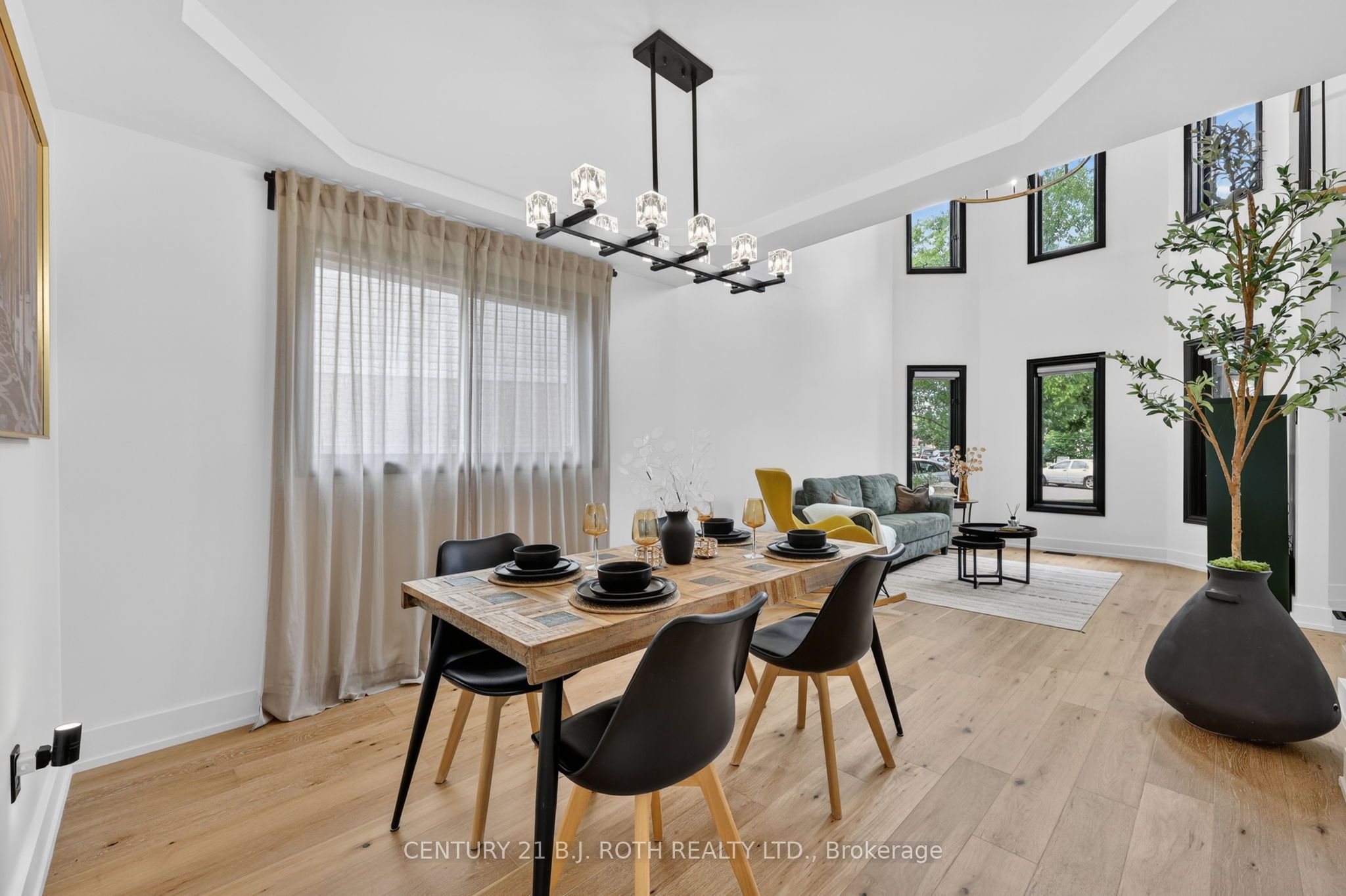 1077 Corrie Street Property Photo 13