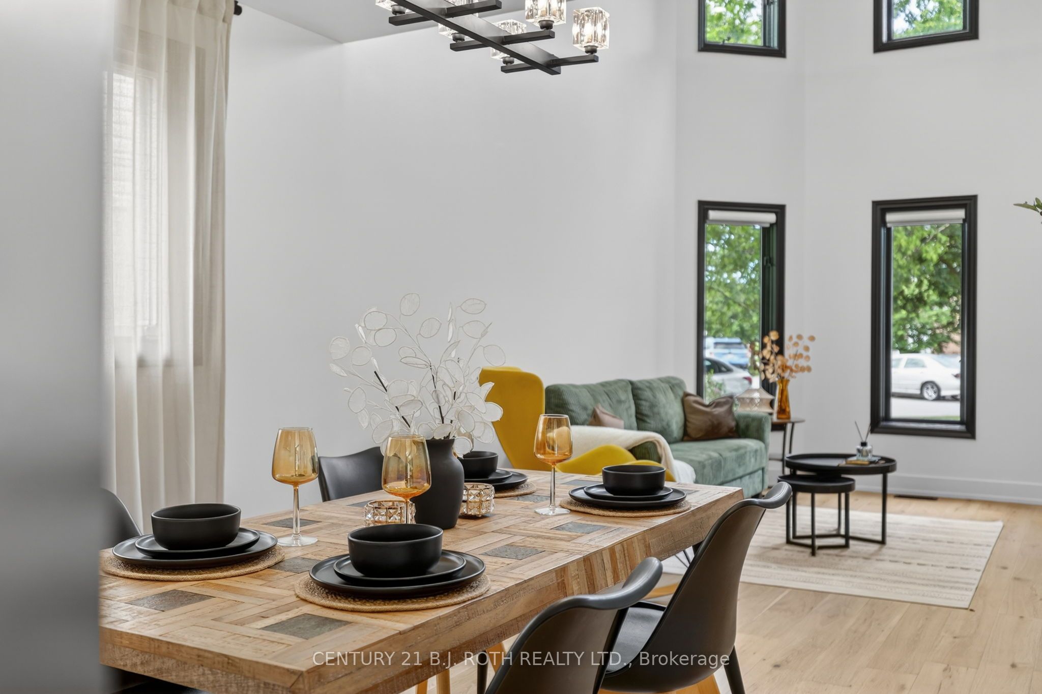 1077 Corrie Street Property Photo 14