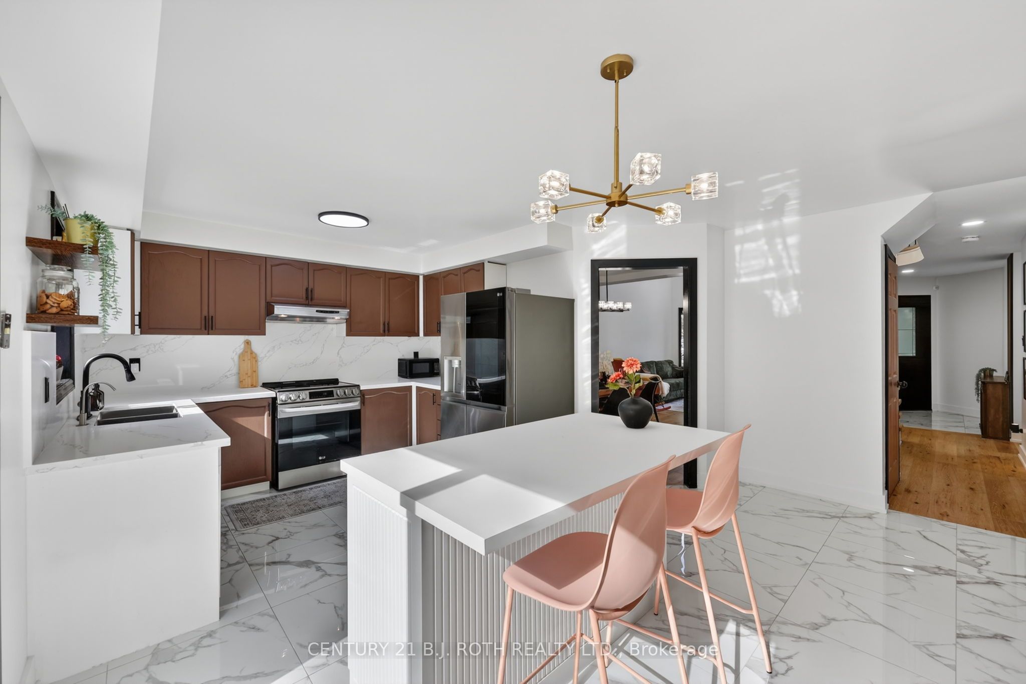 1077 Corrie Street Property Photo 15