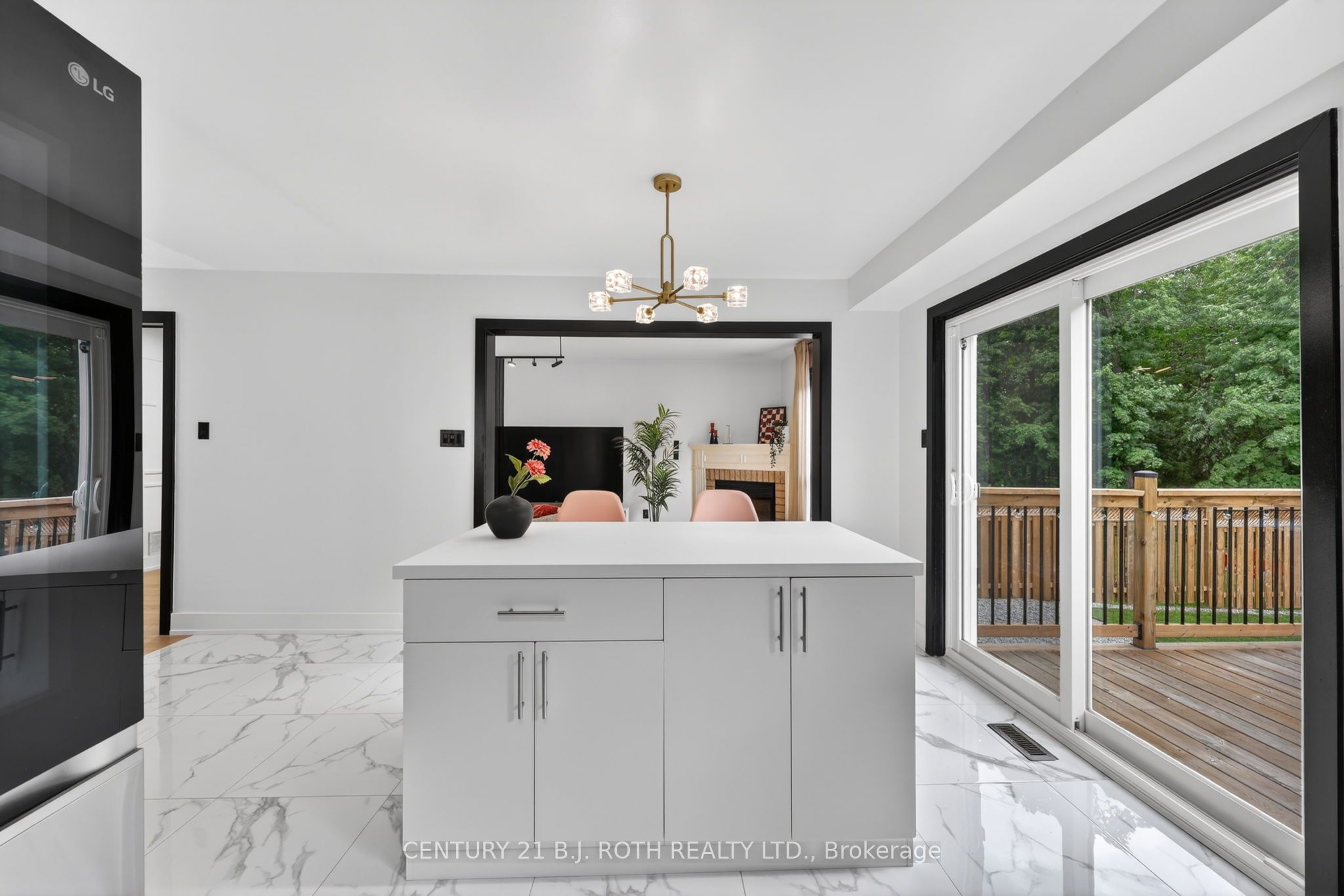 1077 Corrie Street Property Photo 16