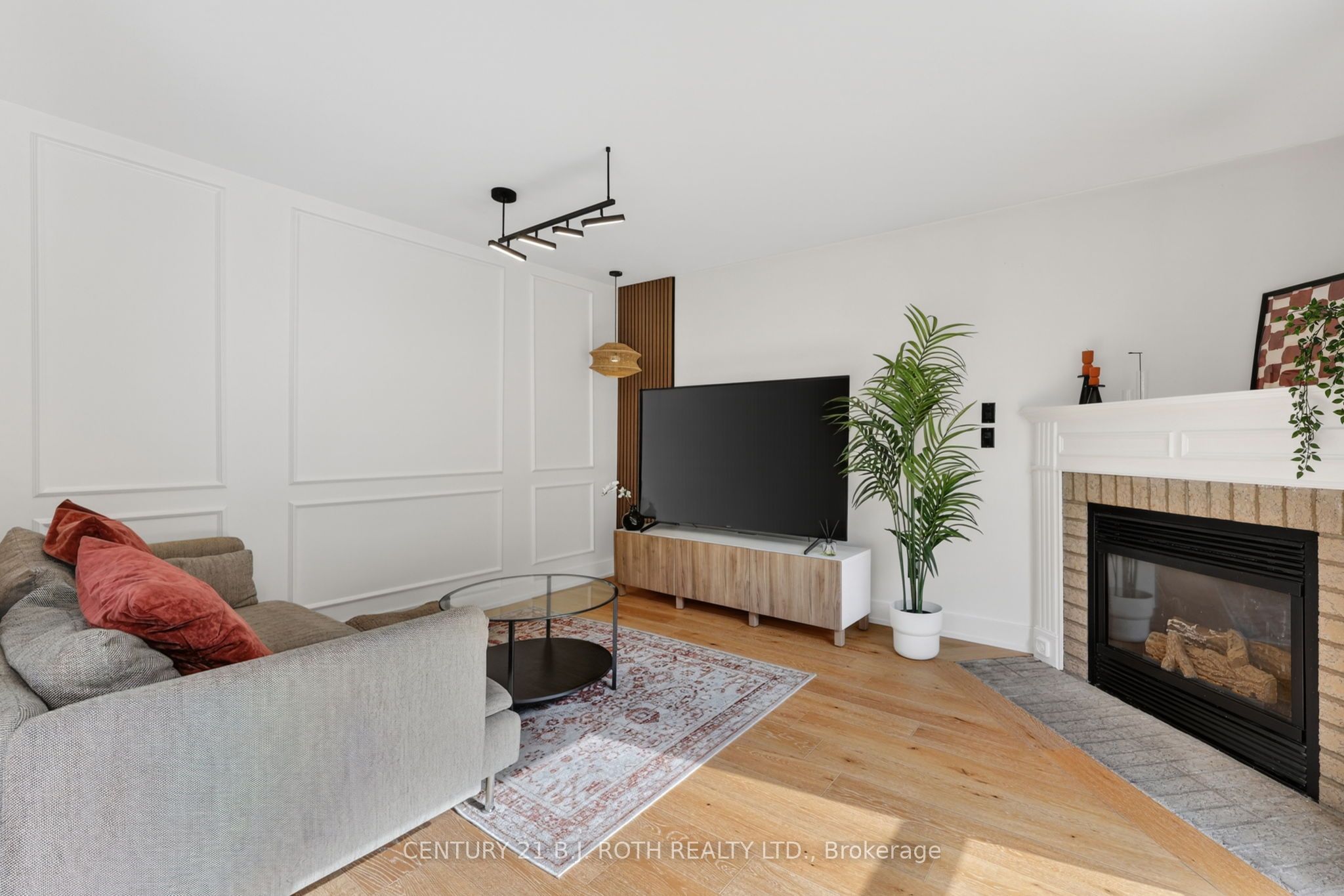 1077 Corrie Street Property Photo 17