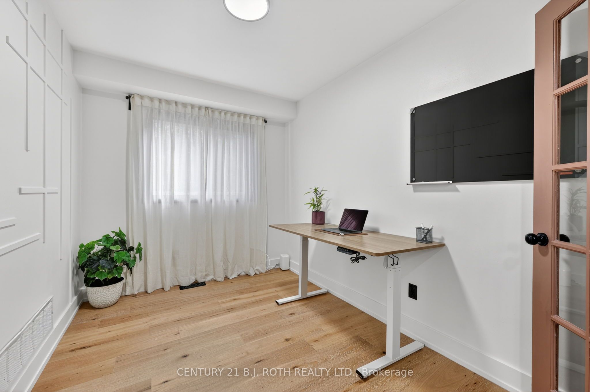 1077 Corrie Street Property Photo 19