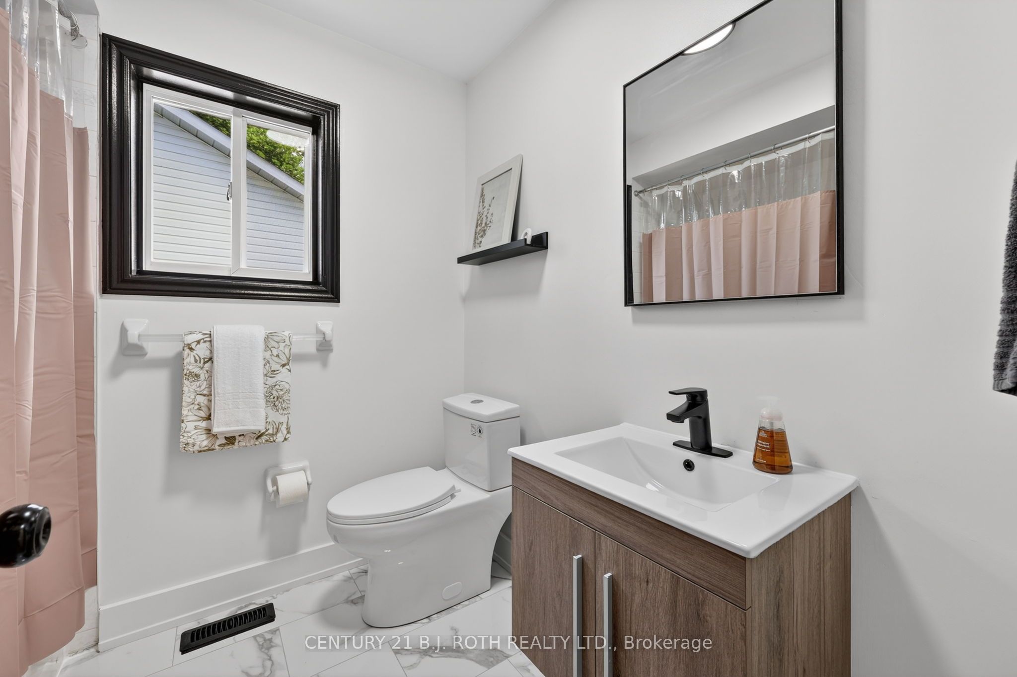 1077 Corrie Street Property Photo 20
