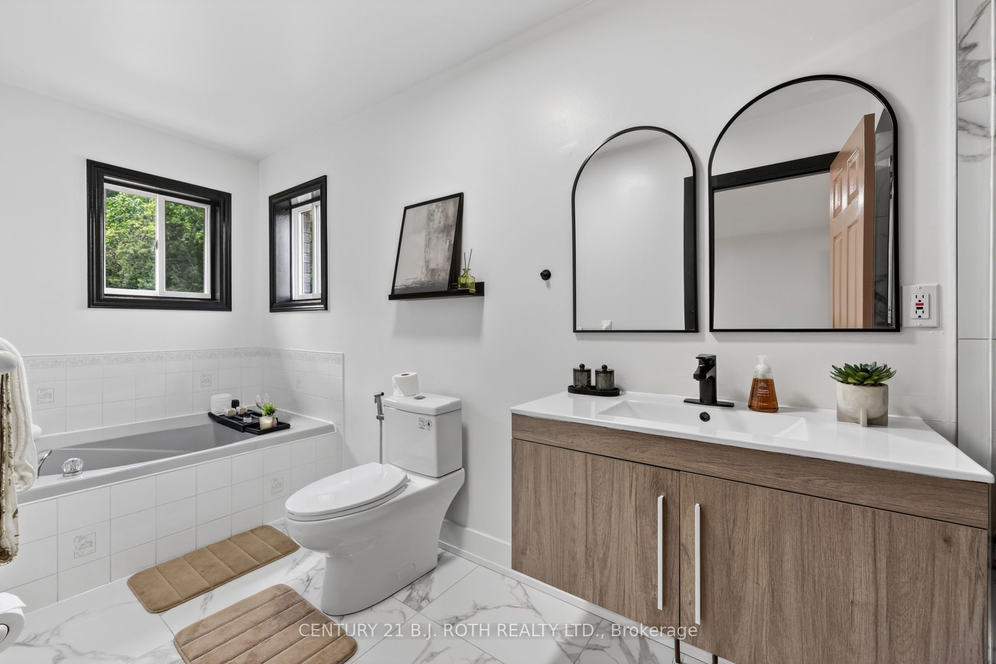 1077 Corrie Street Property Photo 26