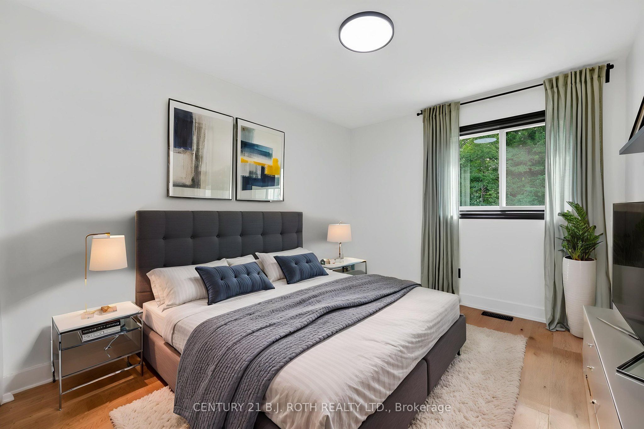 1077 Corrie Street Property Photo 27