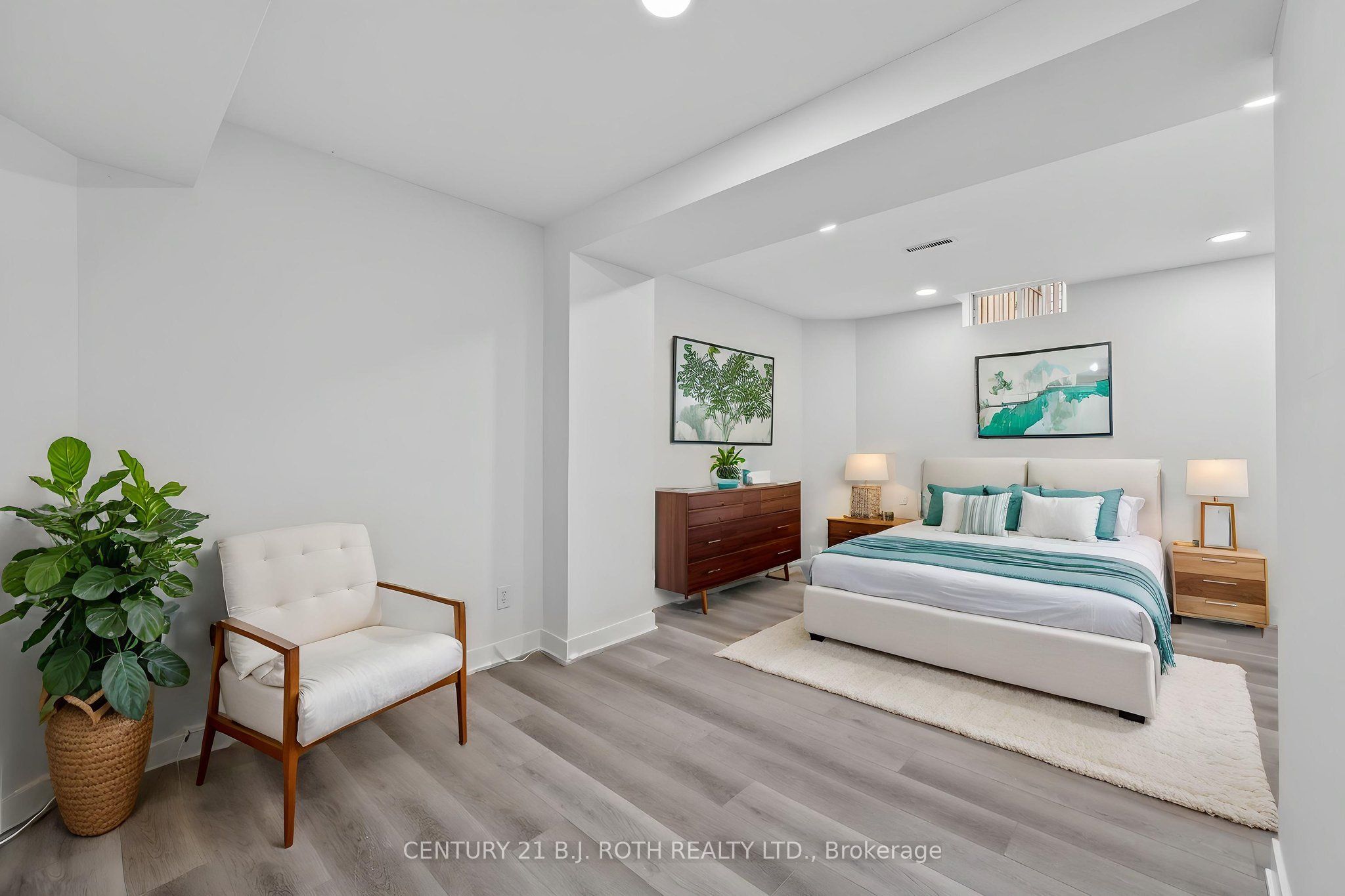 1077 Corrie Street Property Photo 32