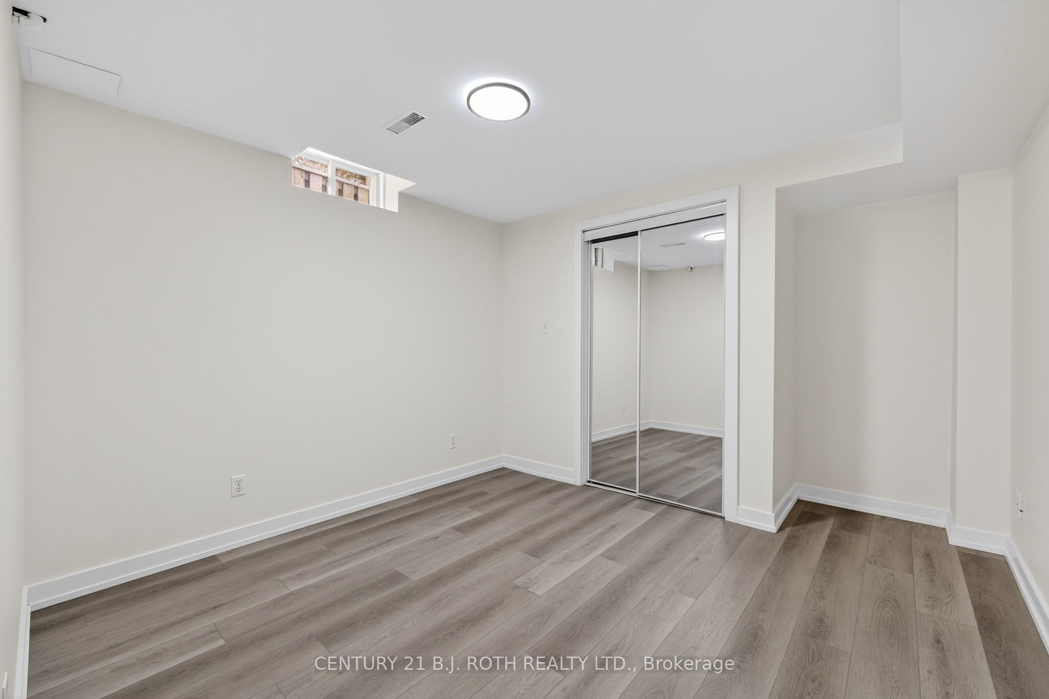 1077 Corrie Street Property Photo 33