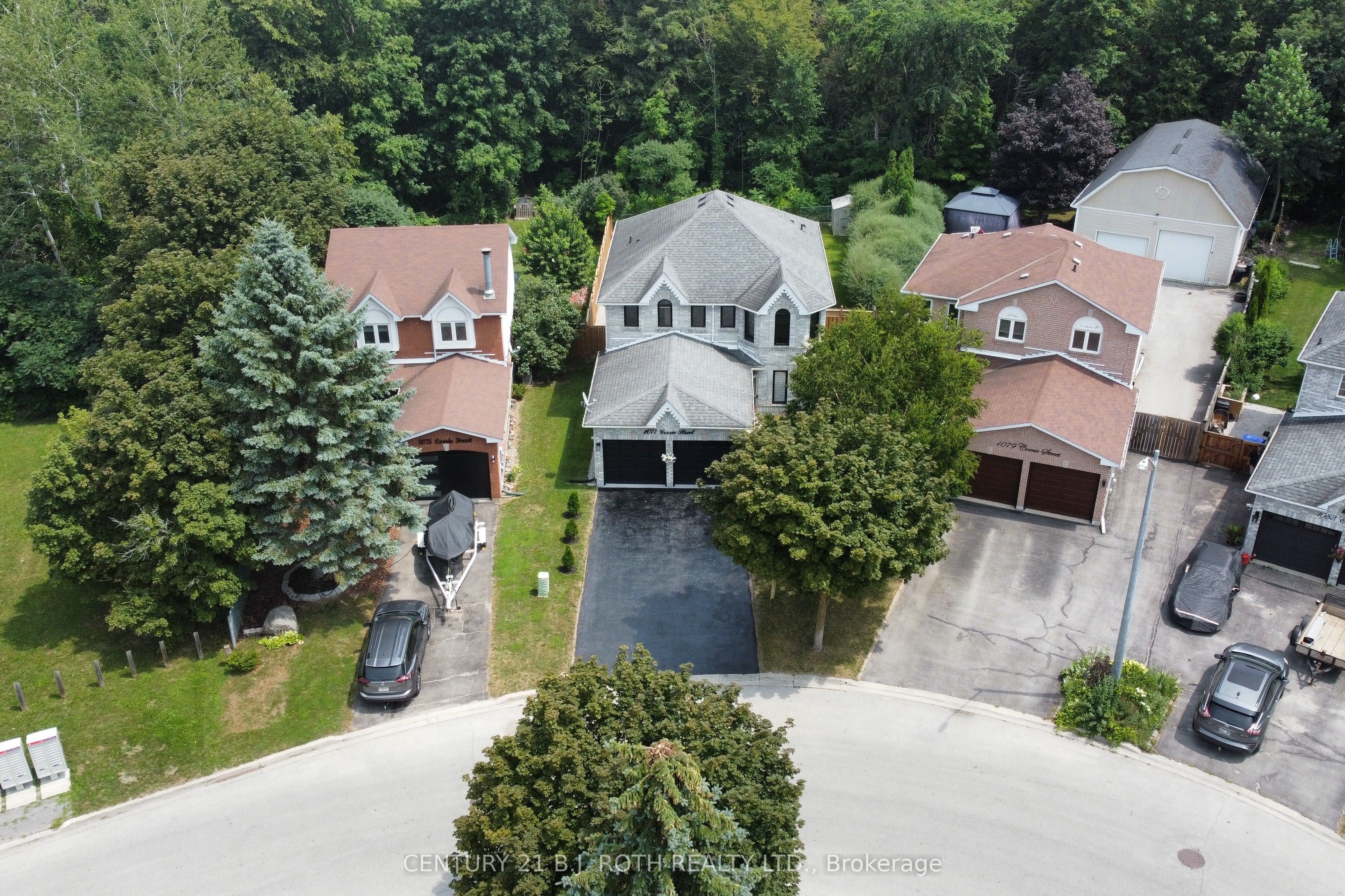 1077 Corrie Street Property Photo 37