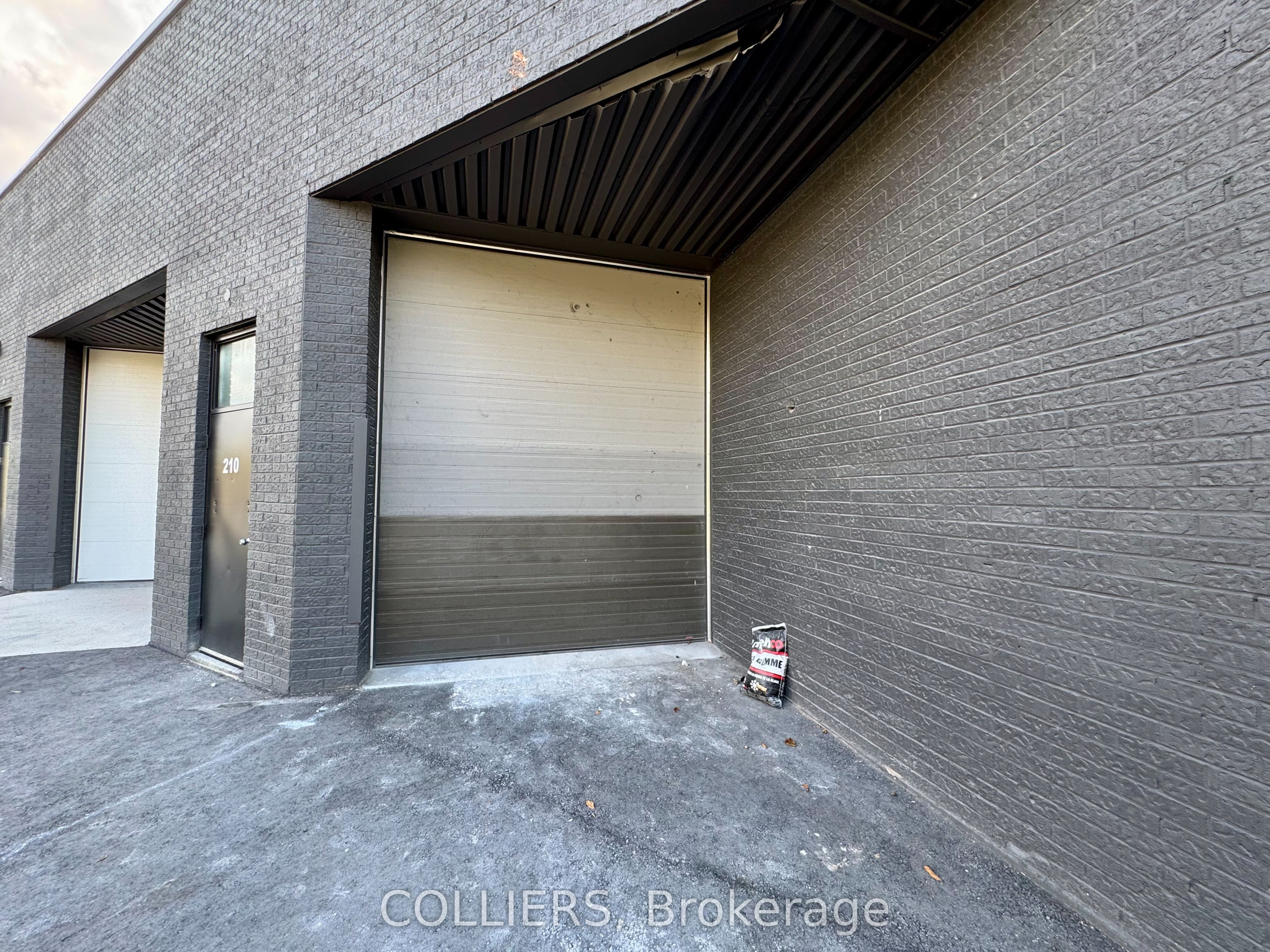 2600 John Street 219 Property Photo 2