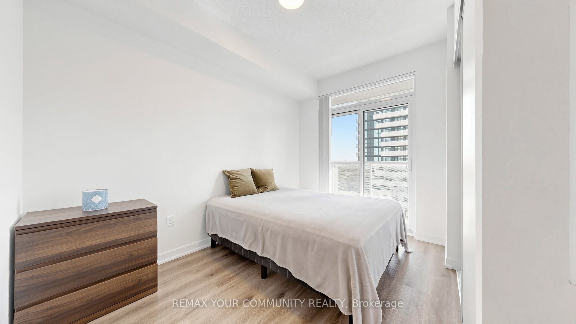 225 Commerce Street 1702 Property Photo 9