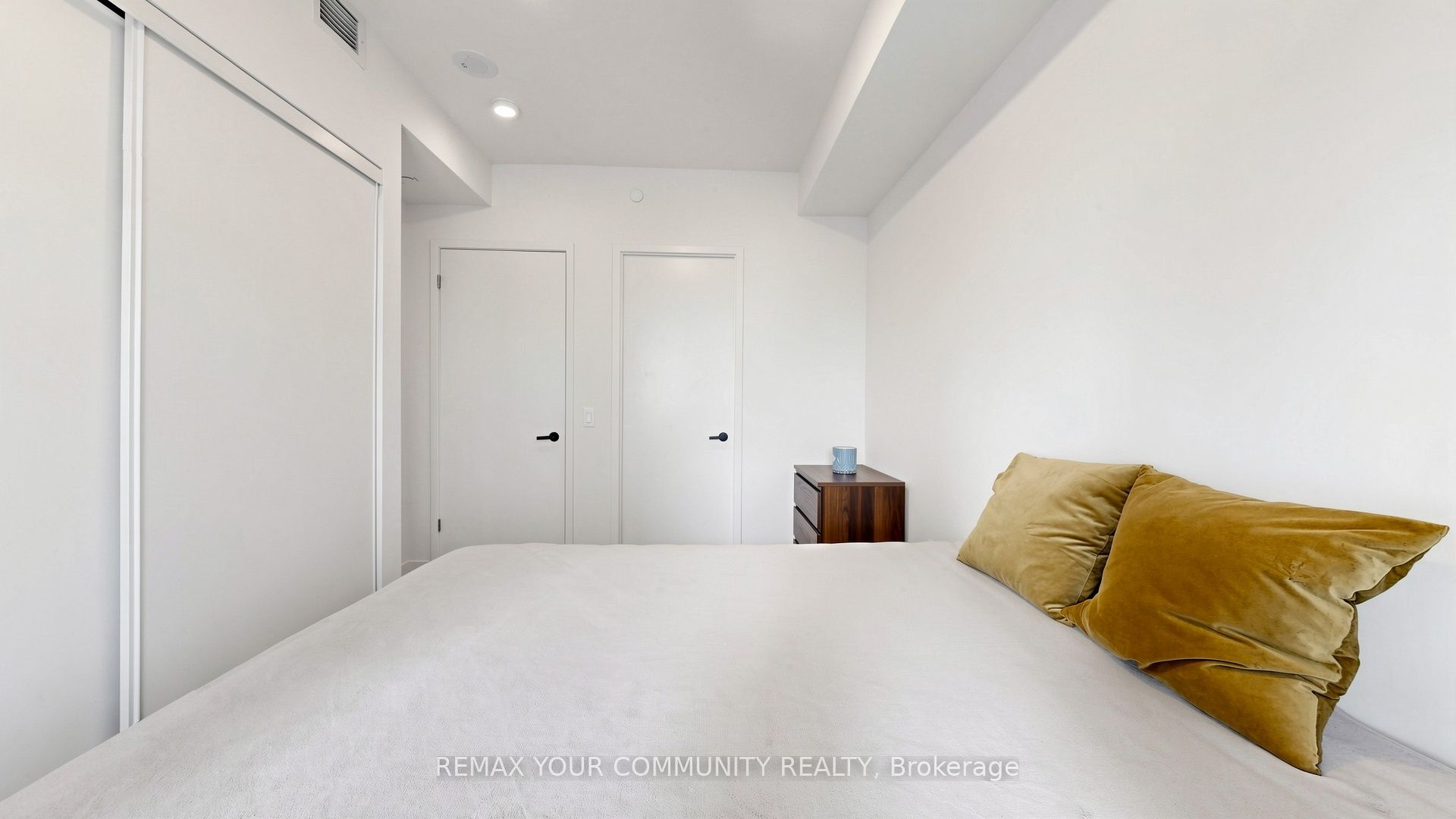 225 Commerce Street 1702 Property Photo 10