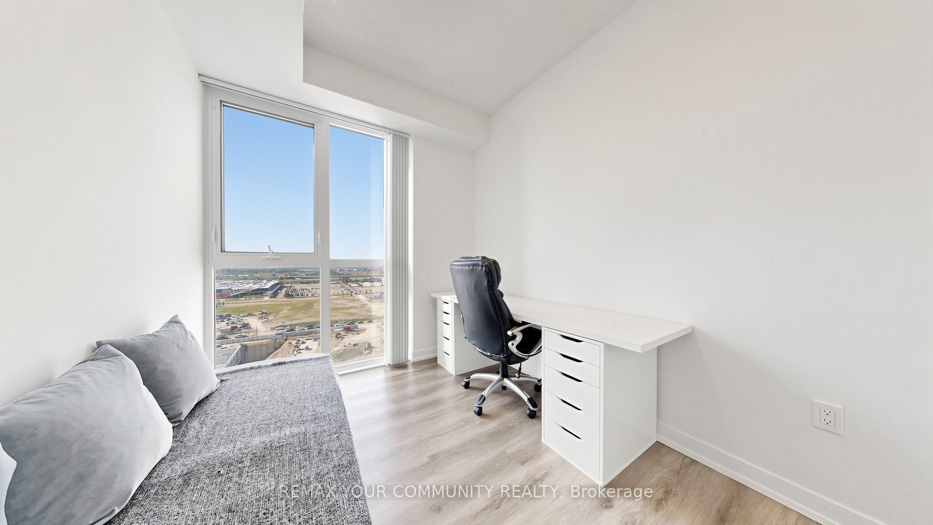 225 Commerce Street 1702 Property Photo 14