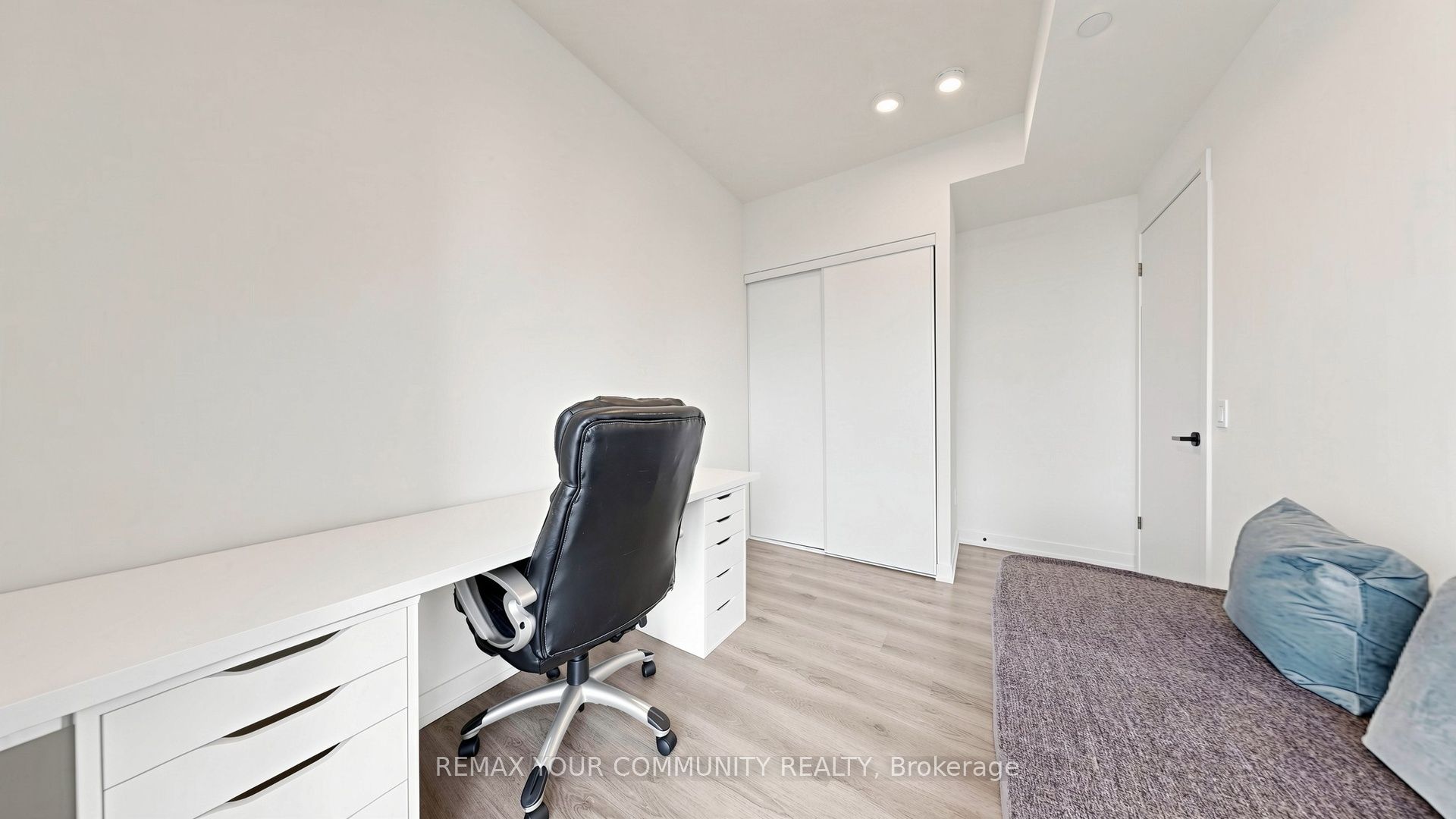 225 Commerce Street 1702 Property Photo 16