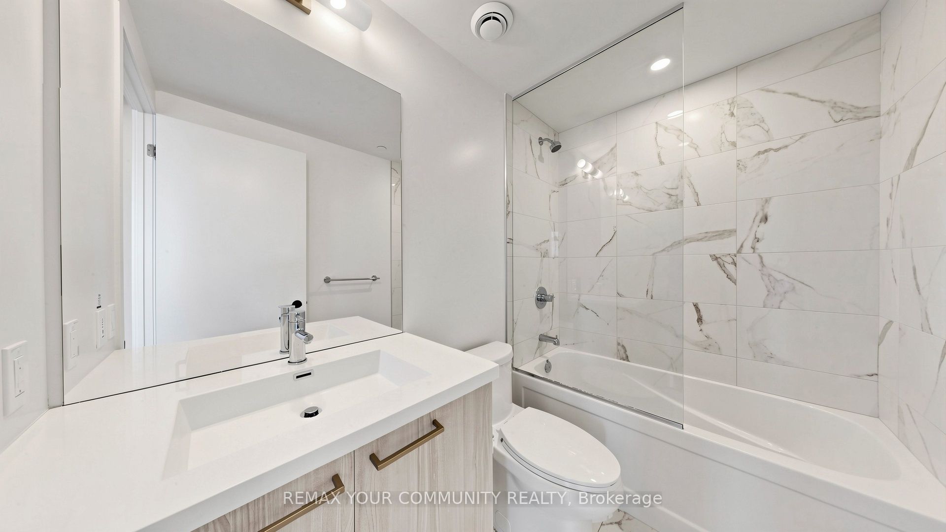 225 Commerce Street 1702 Property Photo 17