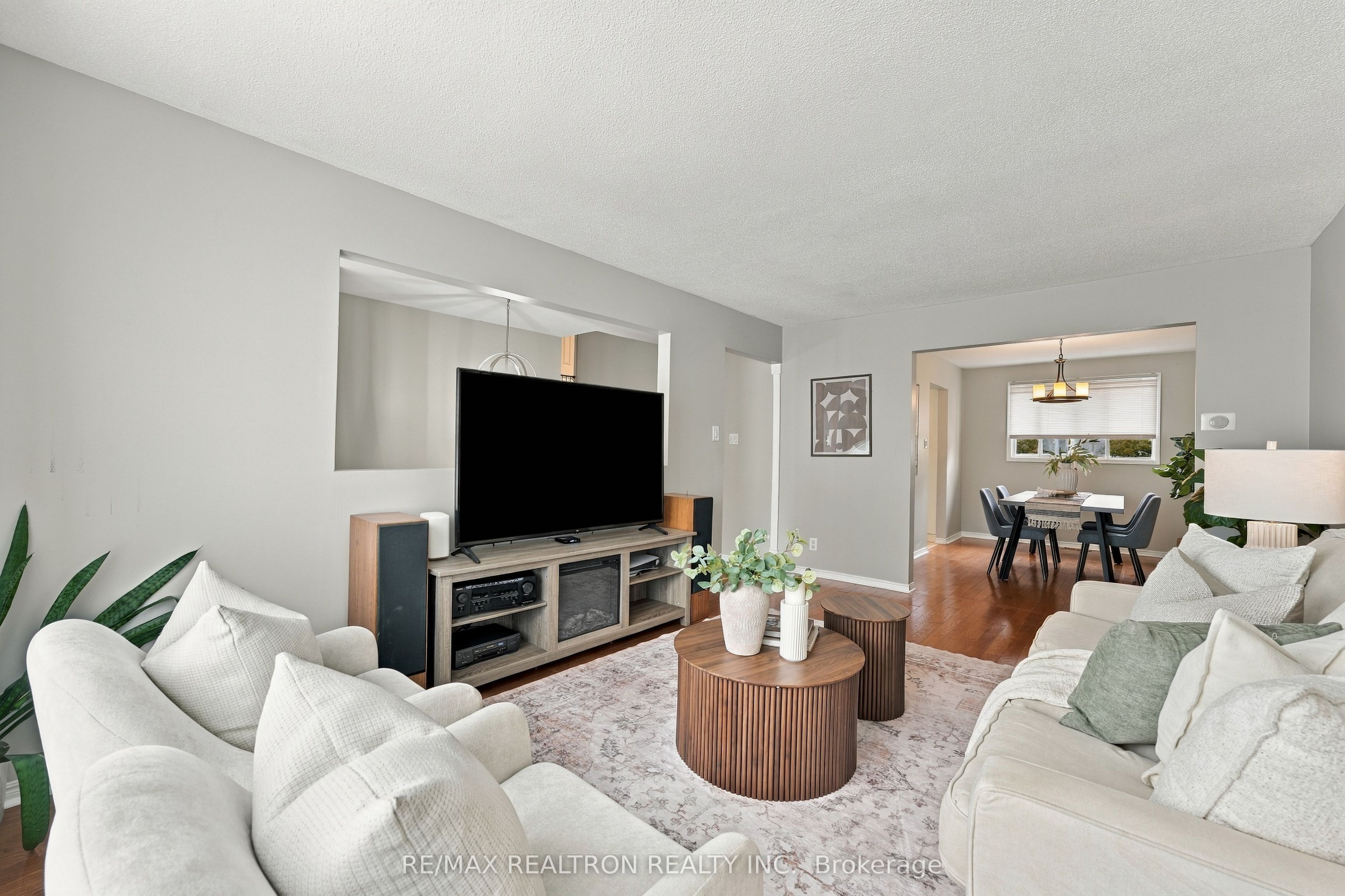 18 Castille Crescent Property Photo 4