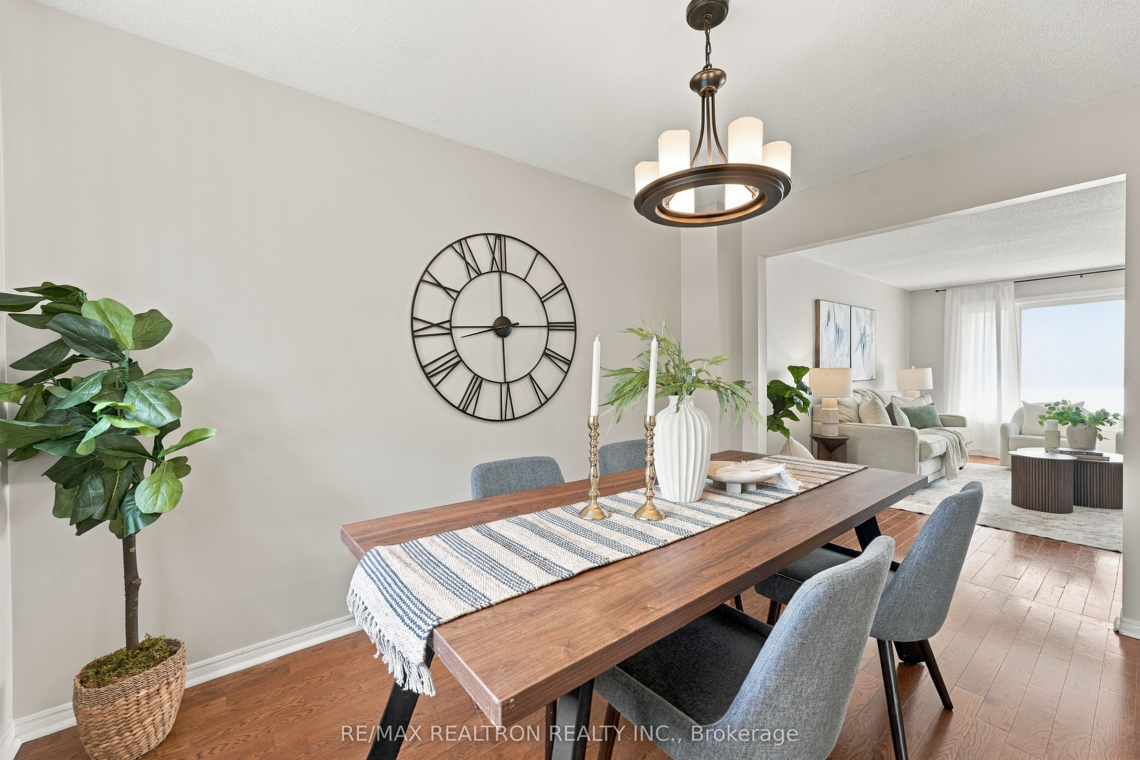 18 Castille Crescent Property Photo 8