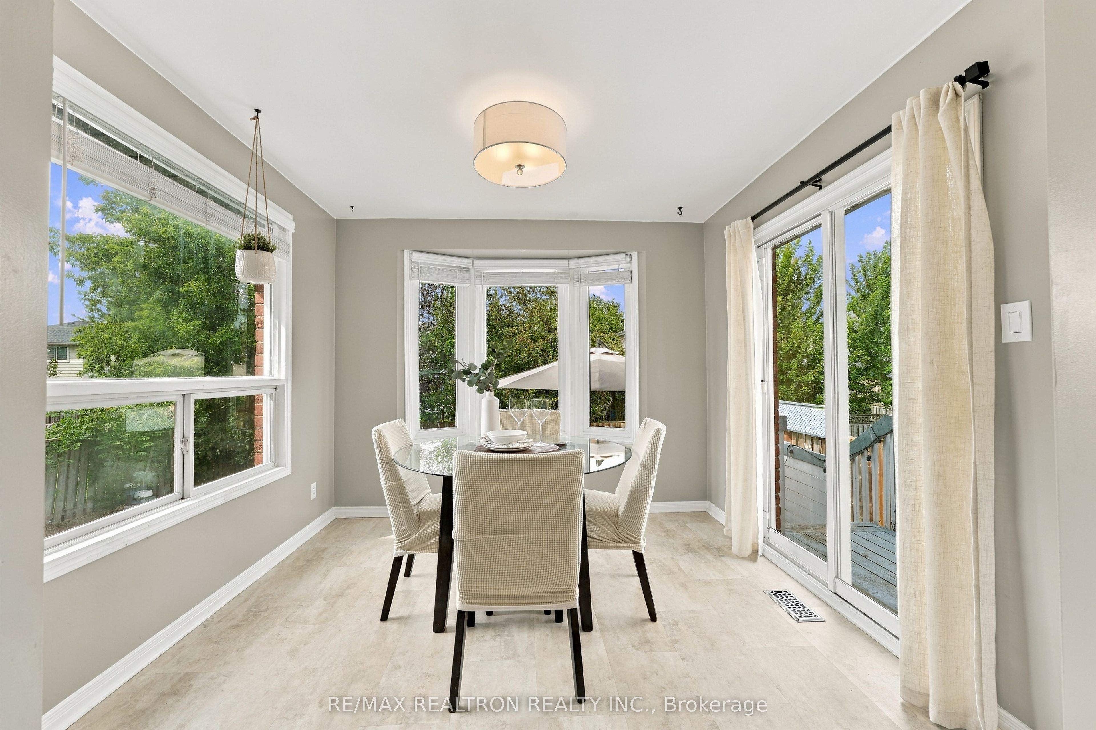18 Castille Crescent Property Photo 11