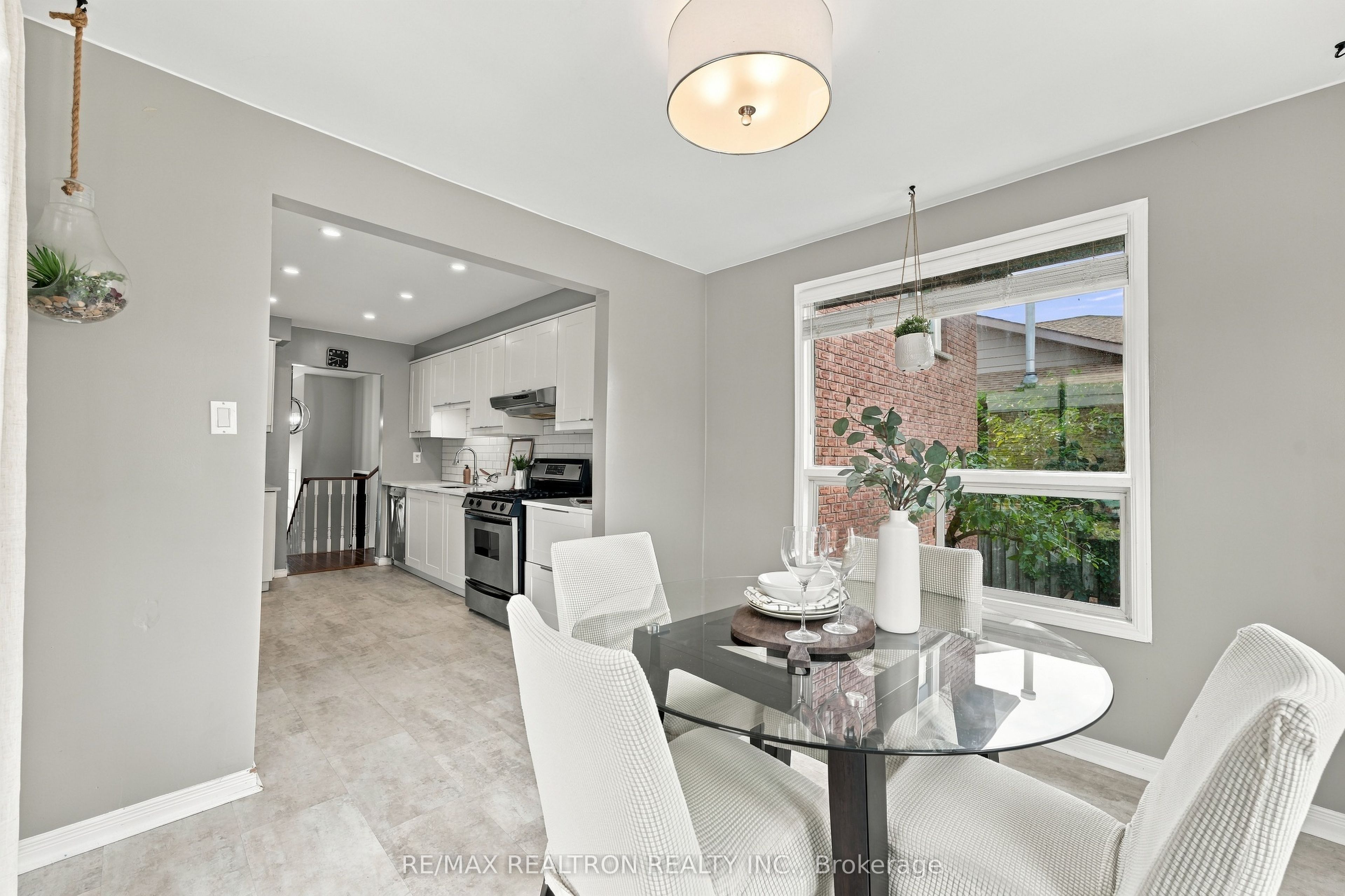18 Castille Crescent Property Photo 12