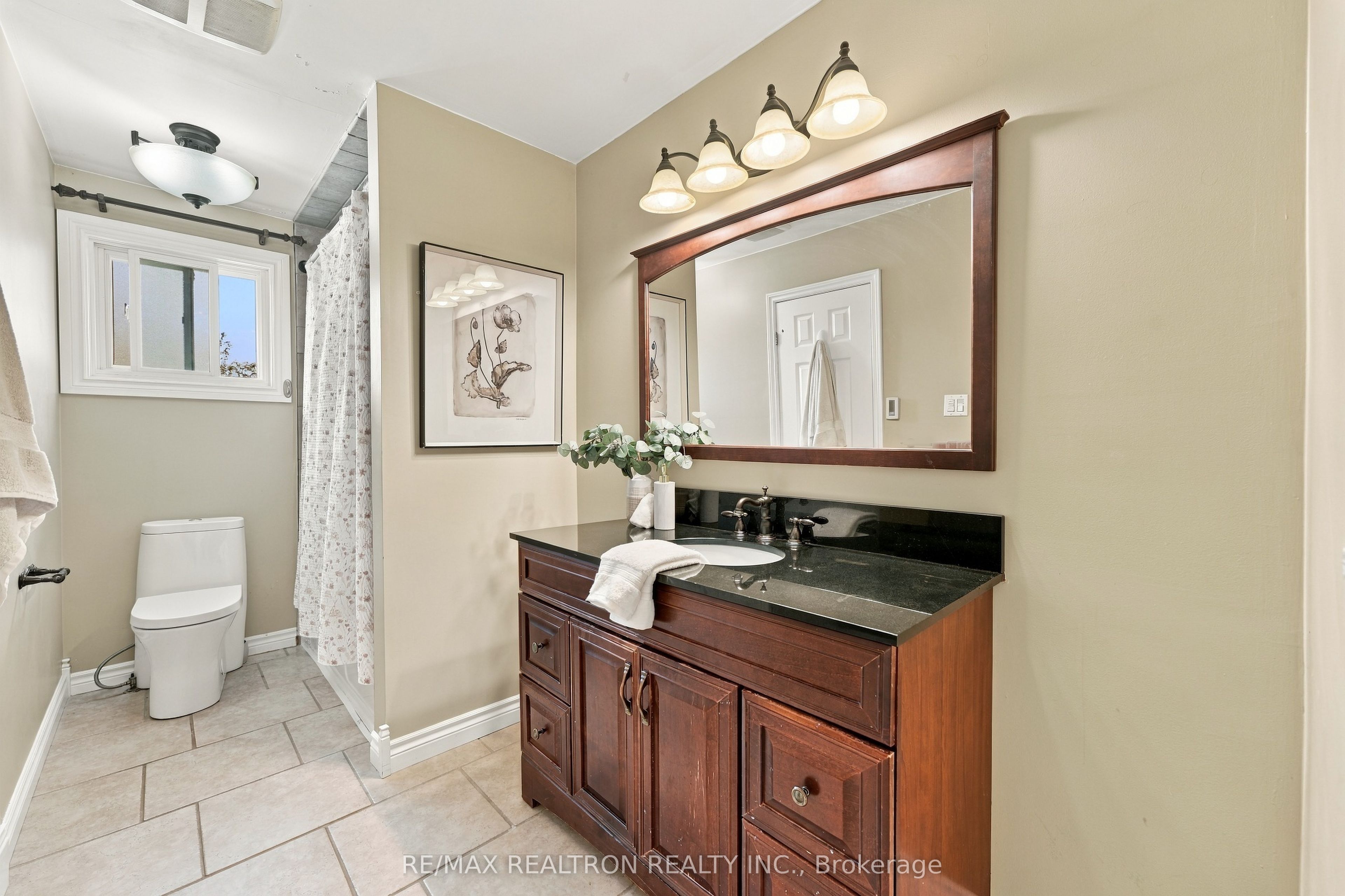 18 Castille Crescent Property Photo 17