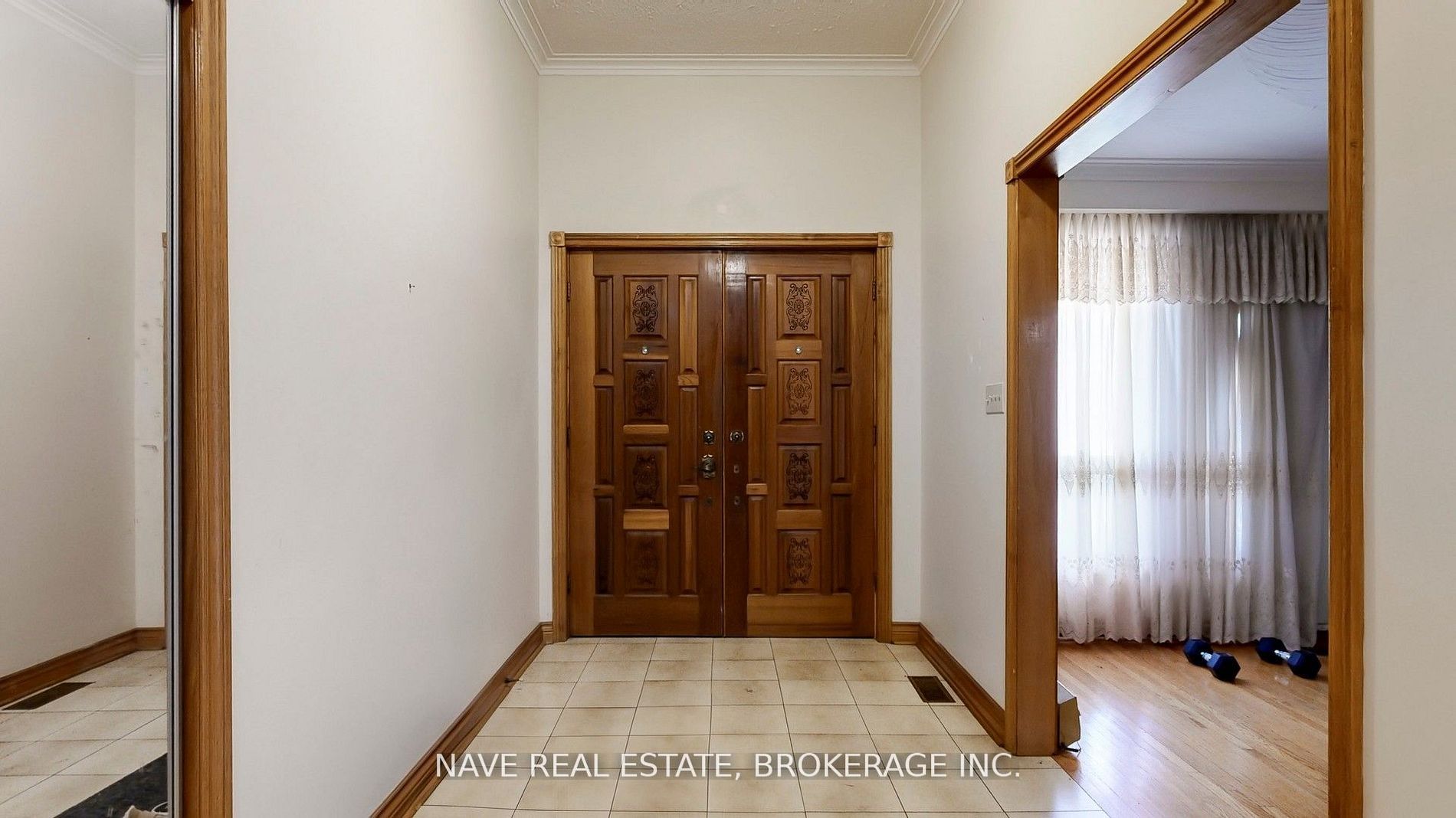 9747 Bathurst Street Property Photo 3